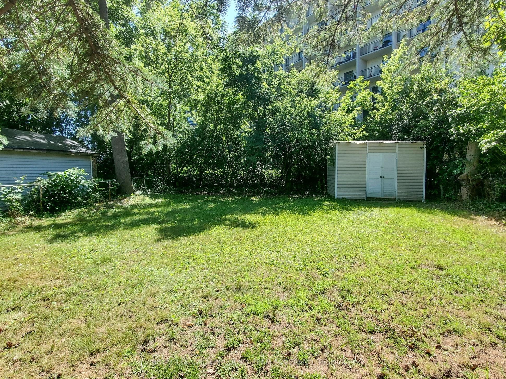 13 Roslin Avenue N Property Photo 37