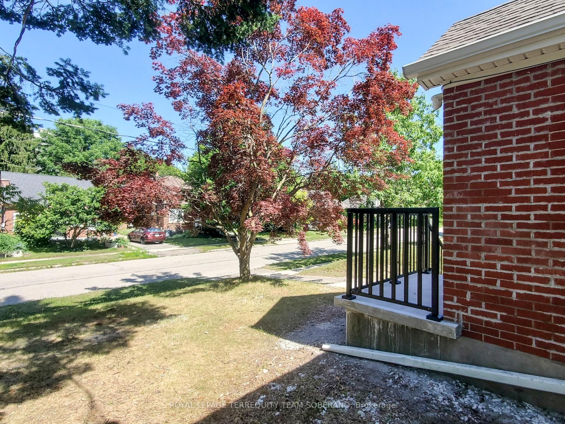 13 Roslin Avenue N Property Photo 38