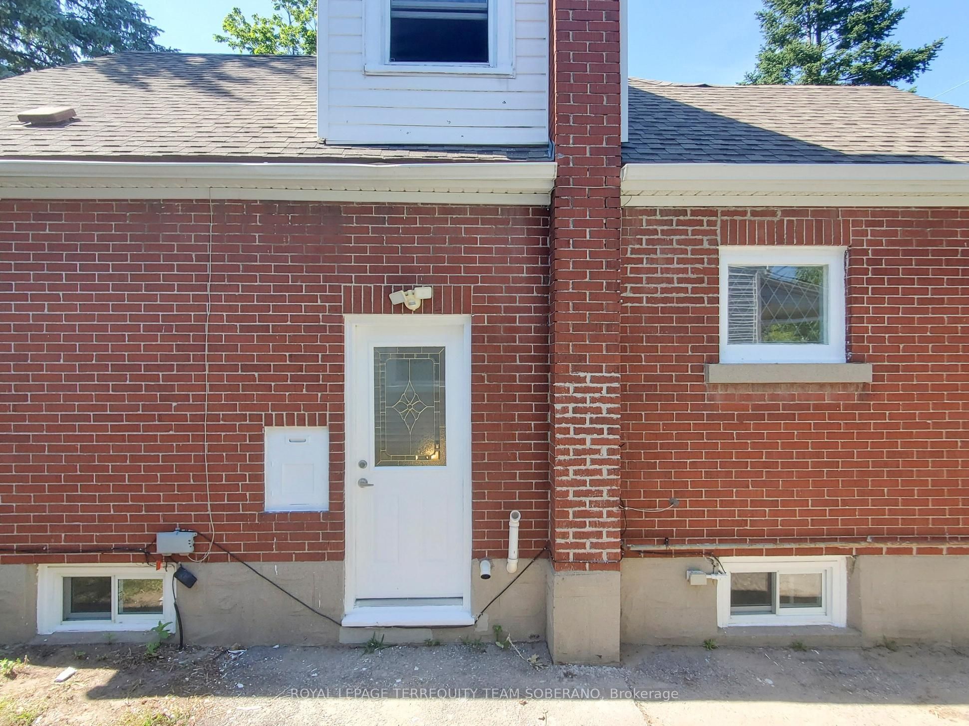 13 Roslin Avenue N Property Photo 39