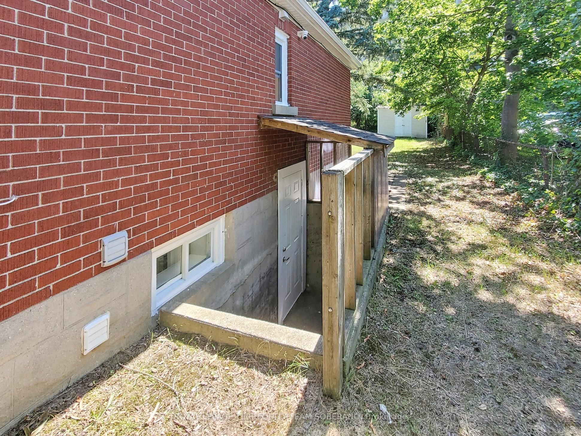 13 Roslin Avenue N Property Photo 40