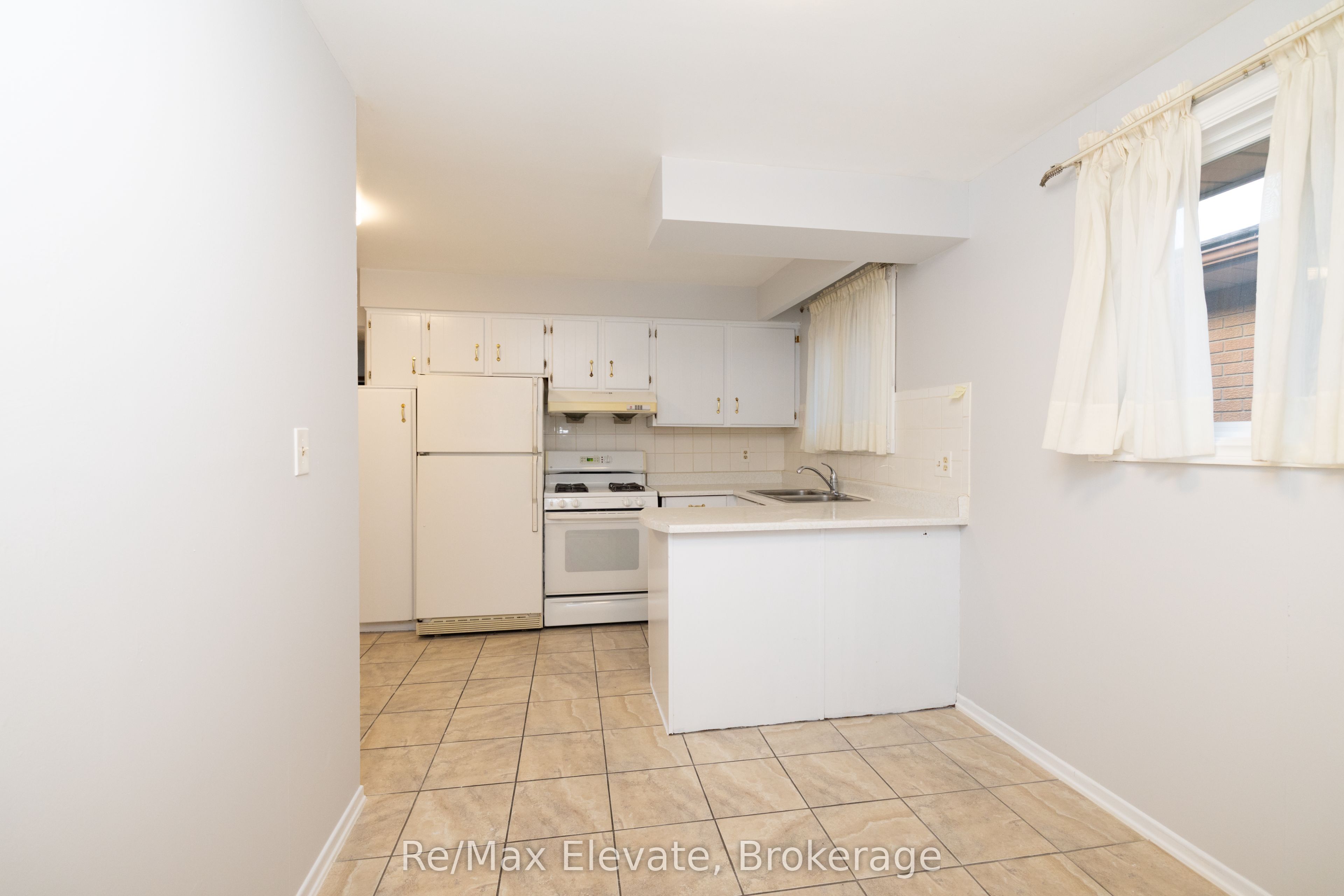 83 Ward Avenue Property Photo 3