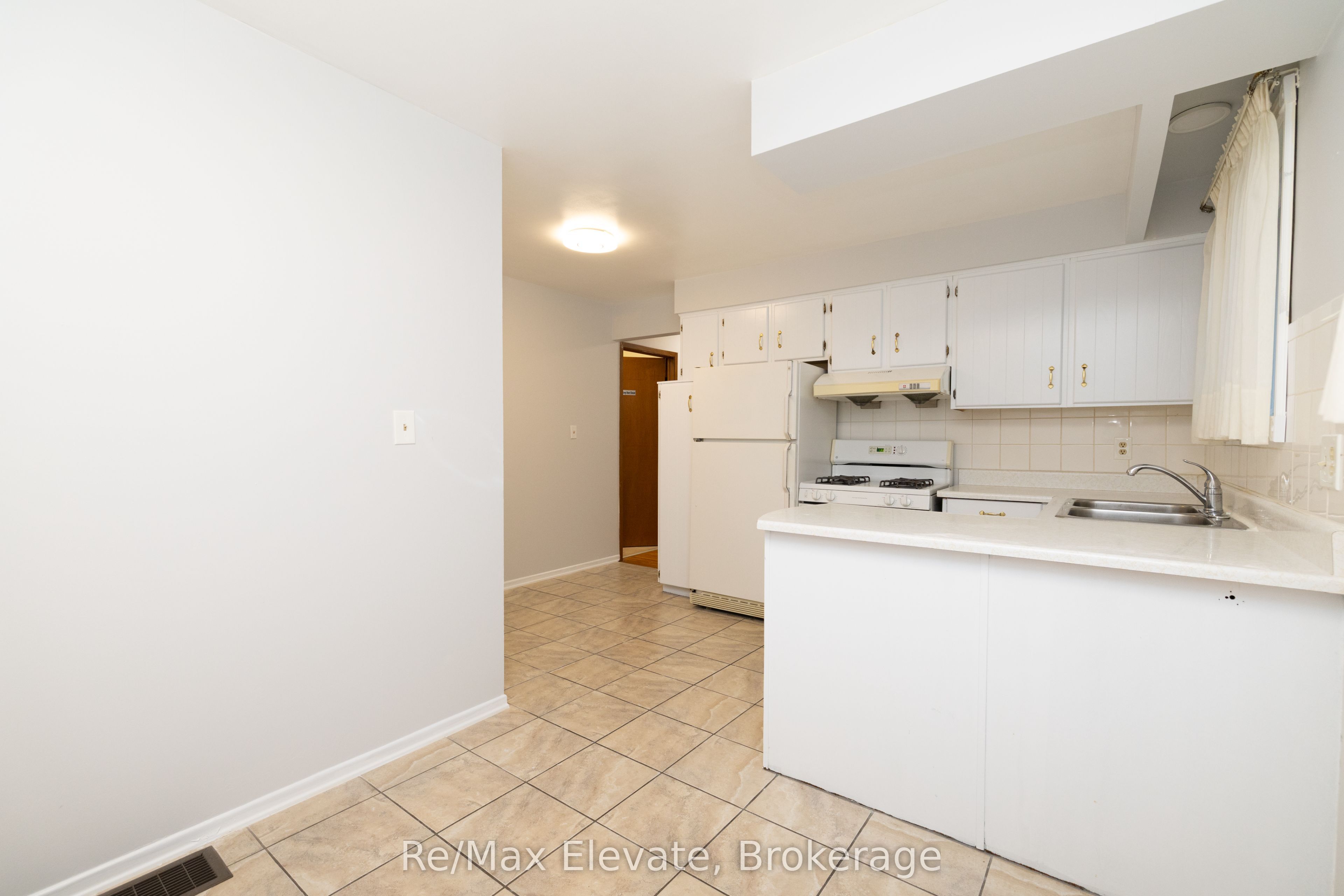 83 Ward Avenue Property Photo 4