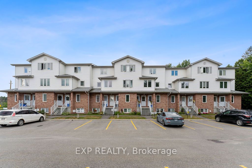 299 Castor Street 202 Property Photo 2