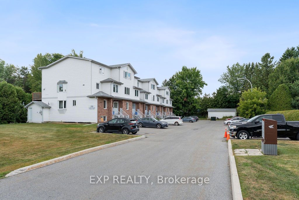 299 Castor Street 202 Property Photo 3