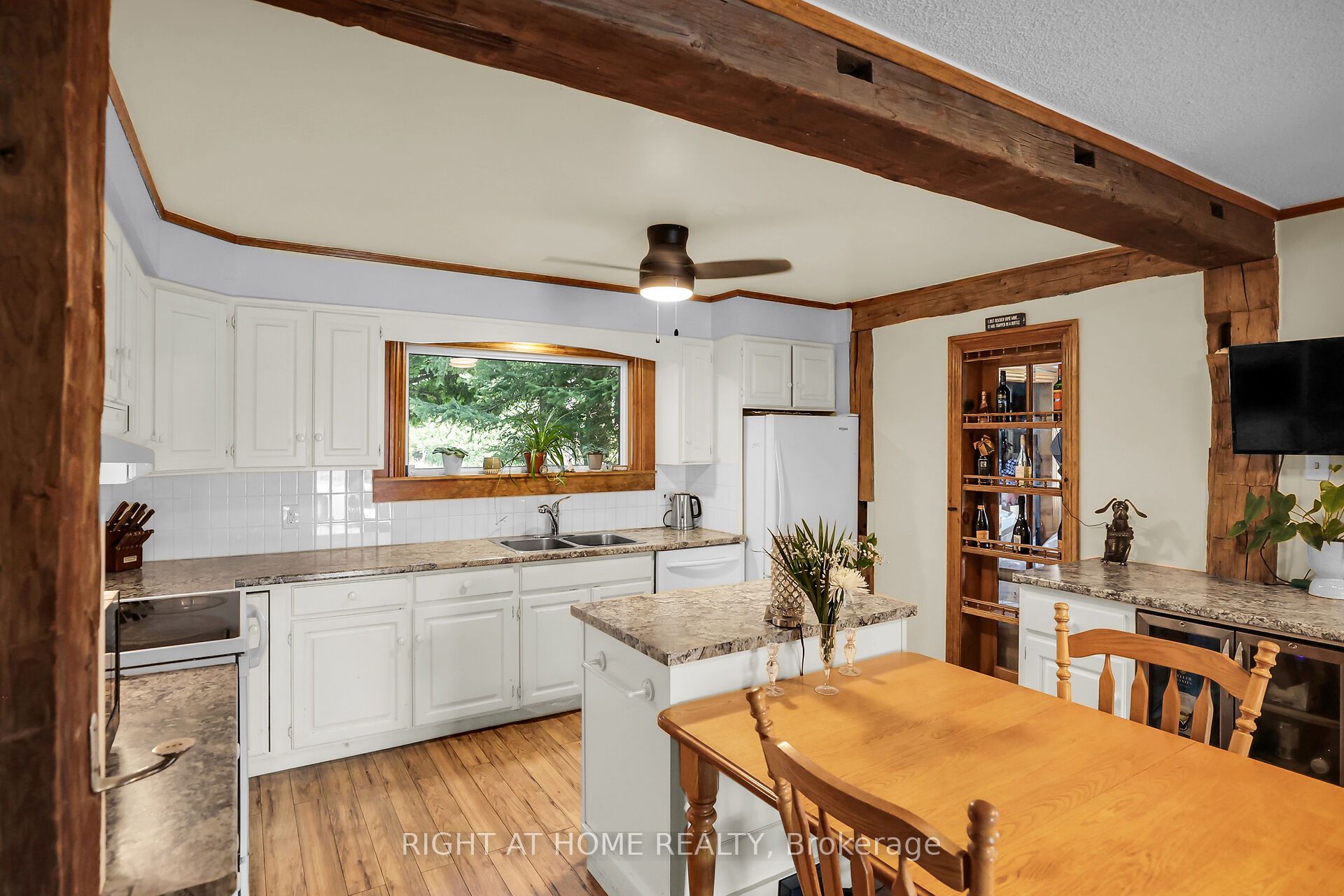 1027 Niagara Stone Road Property Photo 5