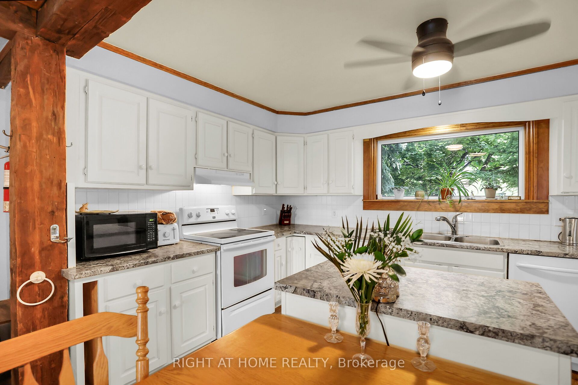 1027 Niagara Stone Road Property Photo 6