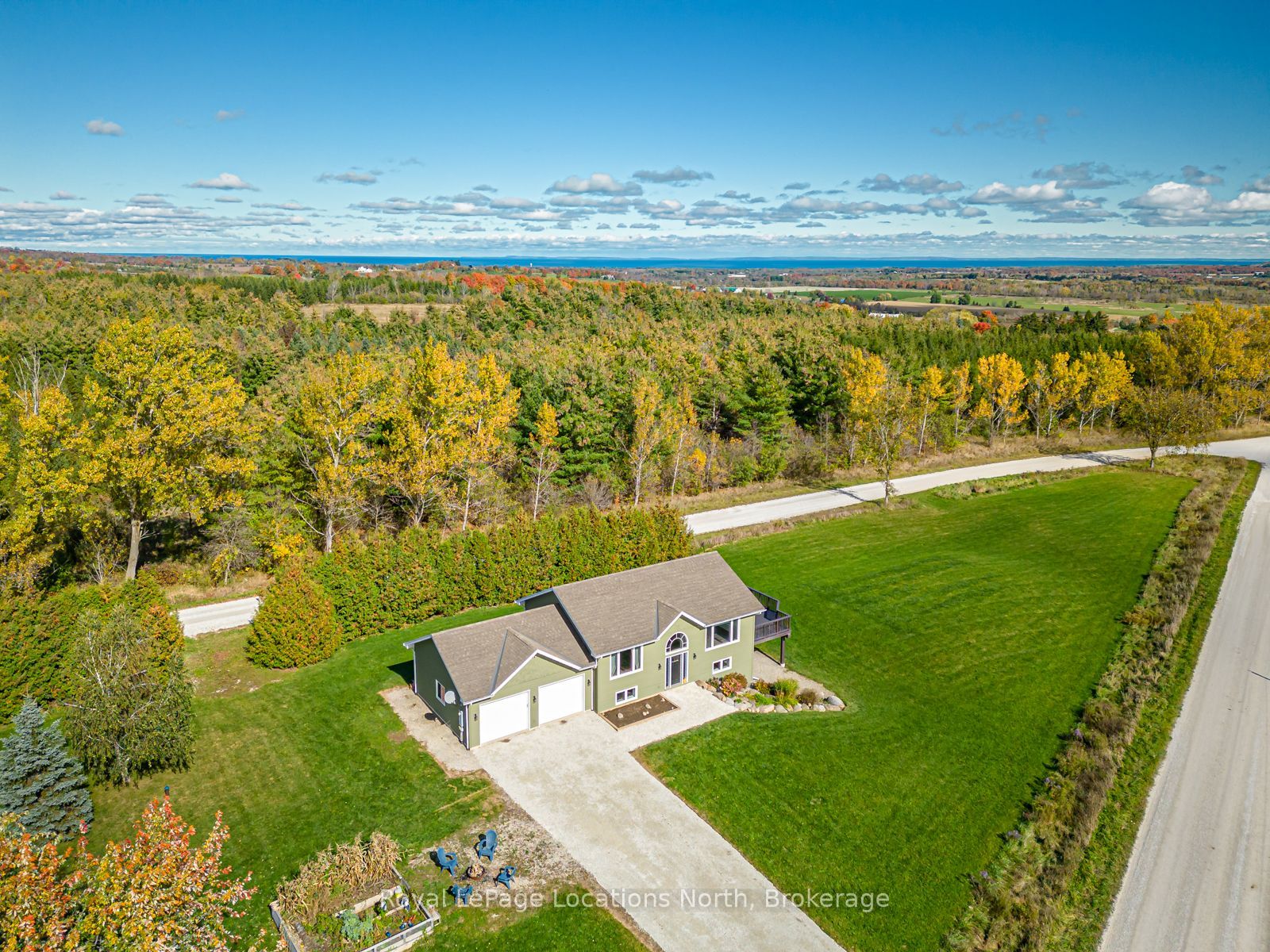 807151 25 Side Road Property Photo 1