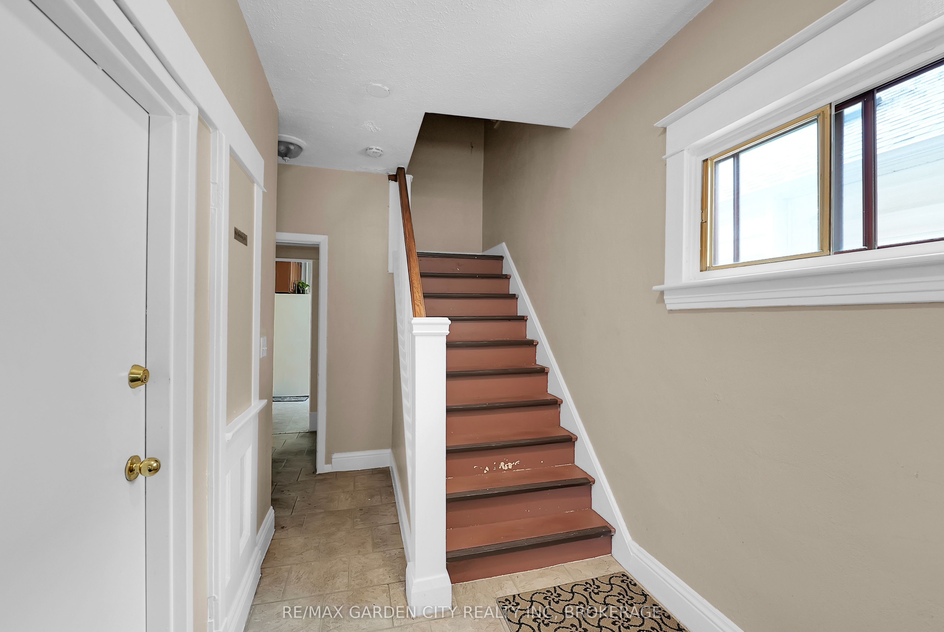 213 Geneva Street Property Photo 4