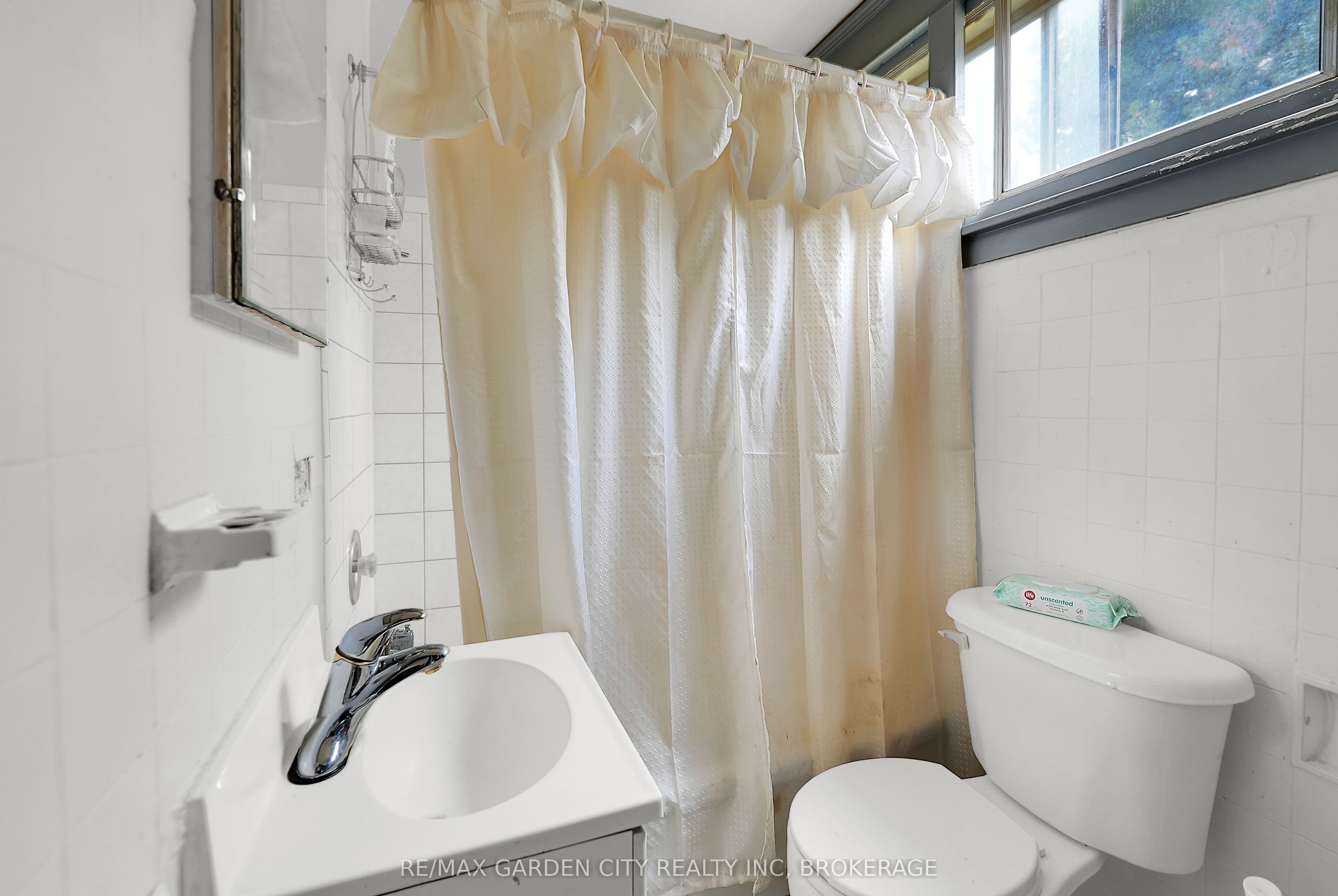 213 Geneva Street Property Photo 9