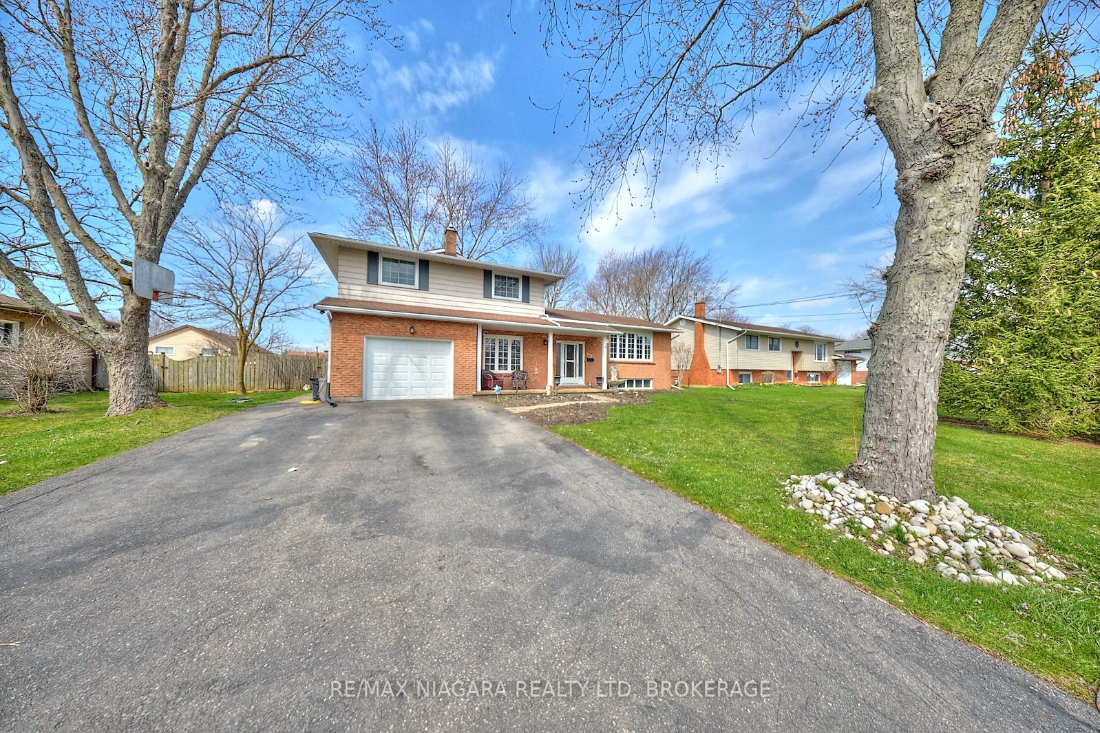 953 Grandview Road Property Photo 1