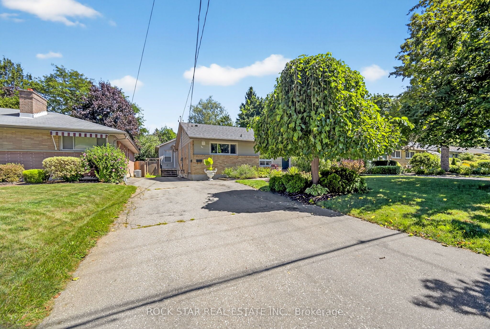 364 BEACHWOOD Avenue Property Photo 1