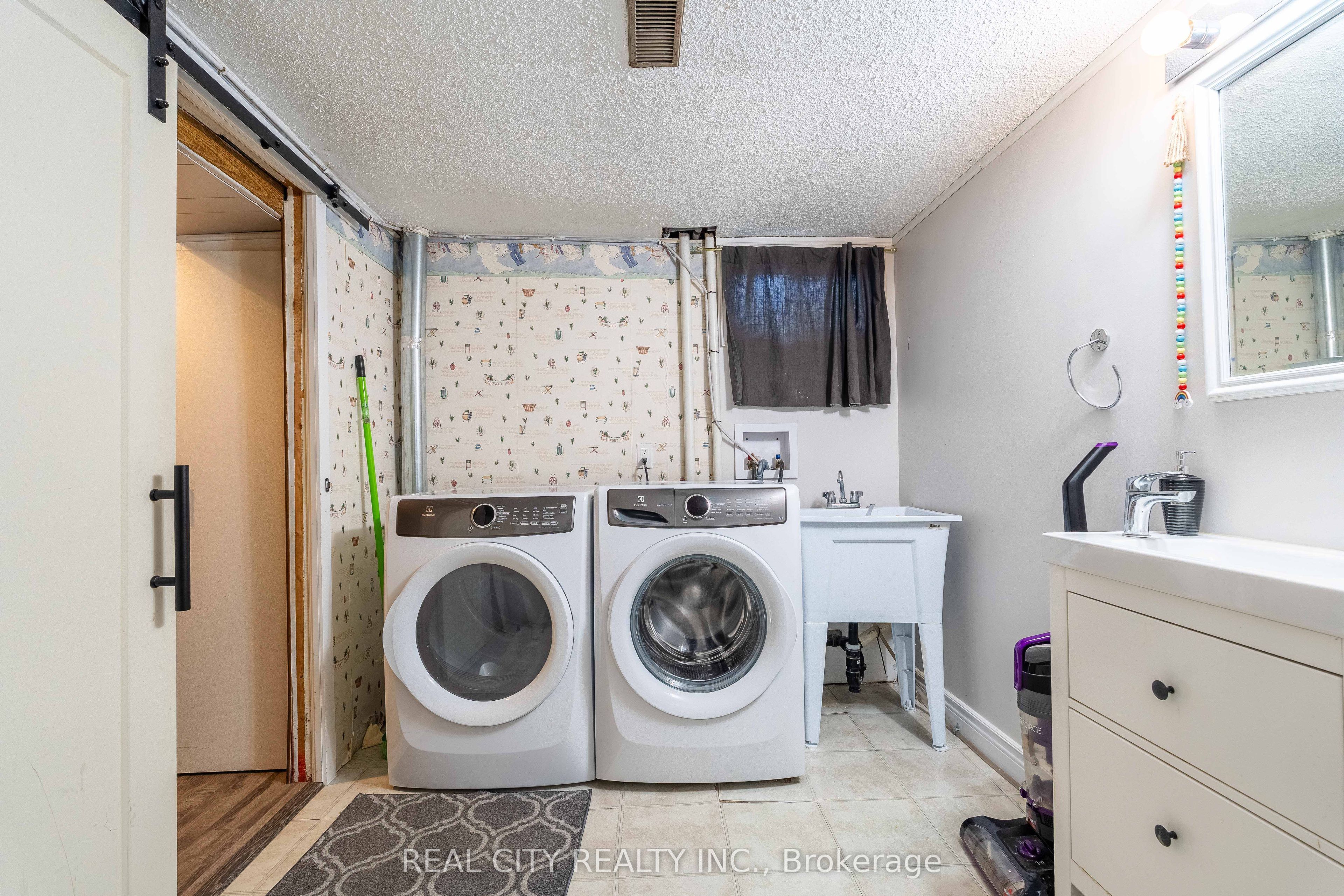 273 Elgin Street 53 Property Photo 24