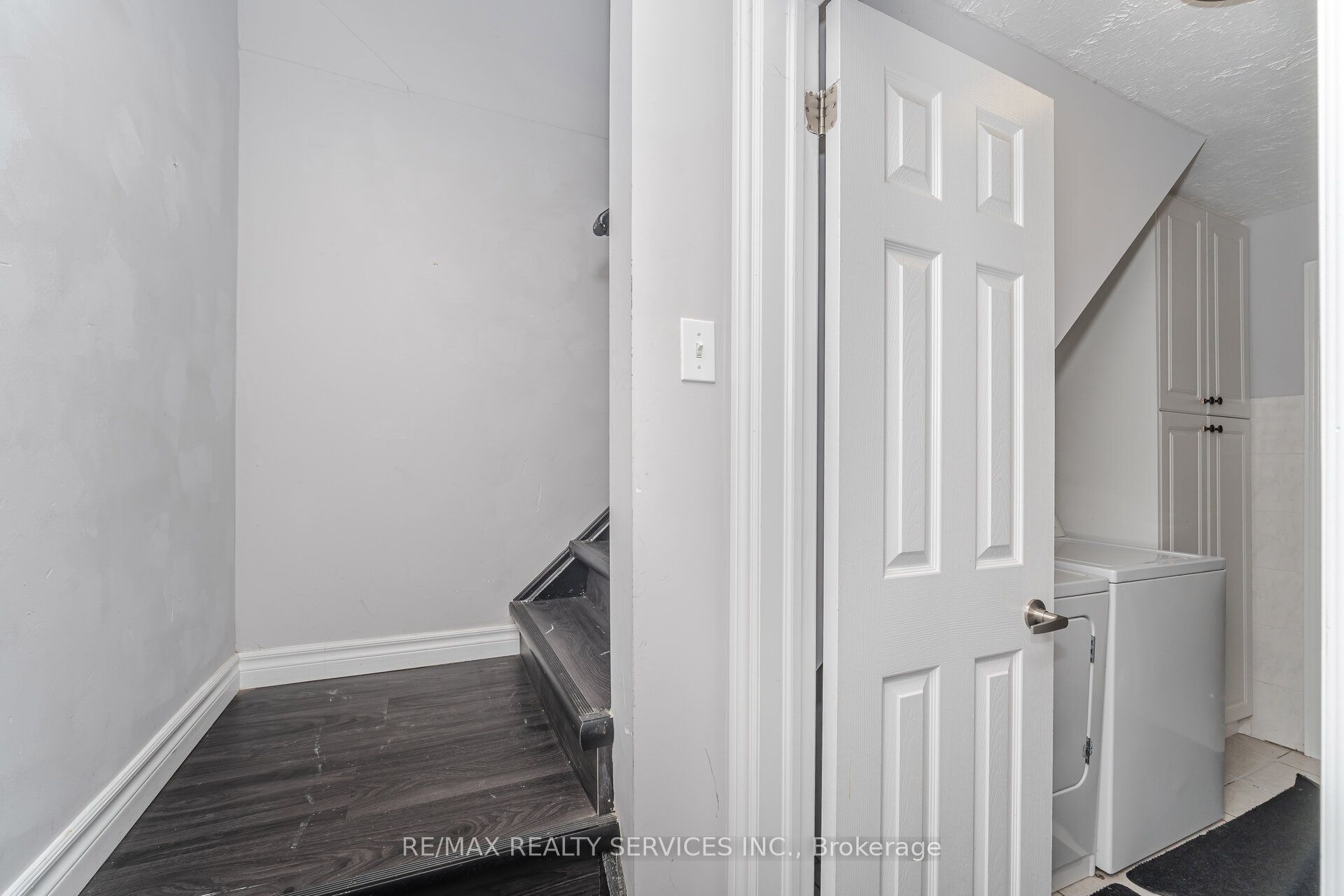 21 Beverley Street (lower Level) Property Photo 5