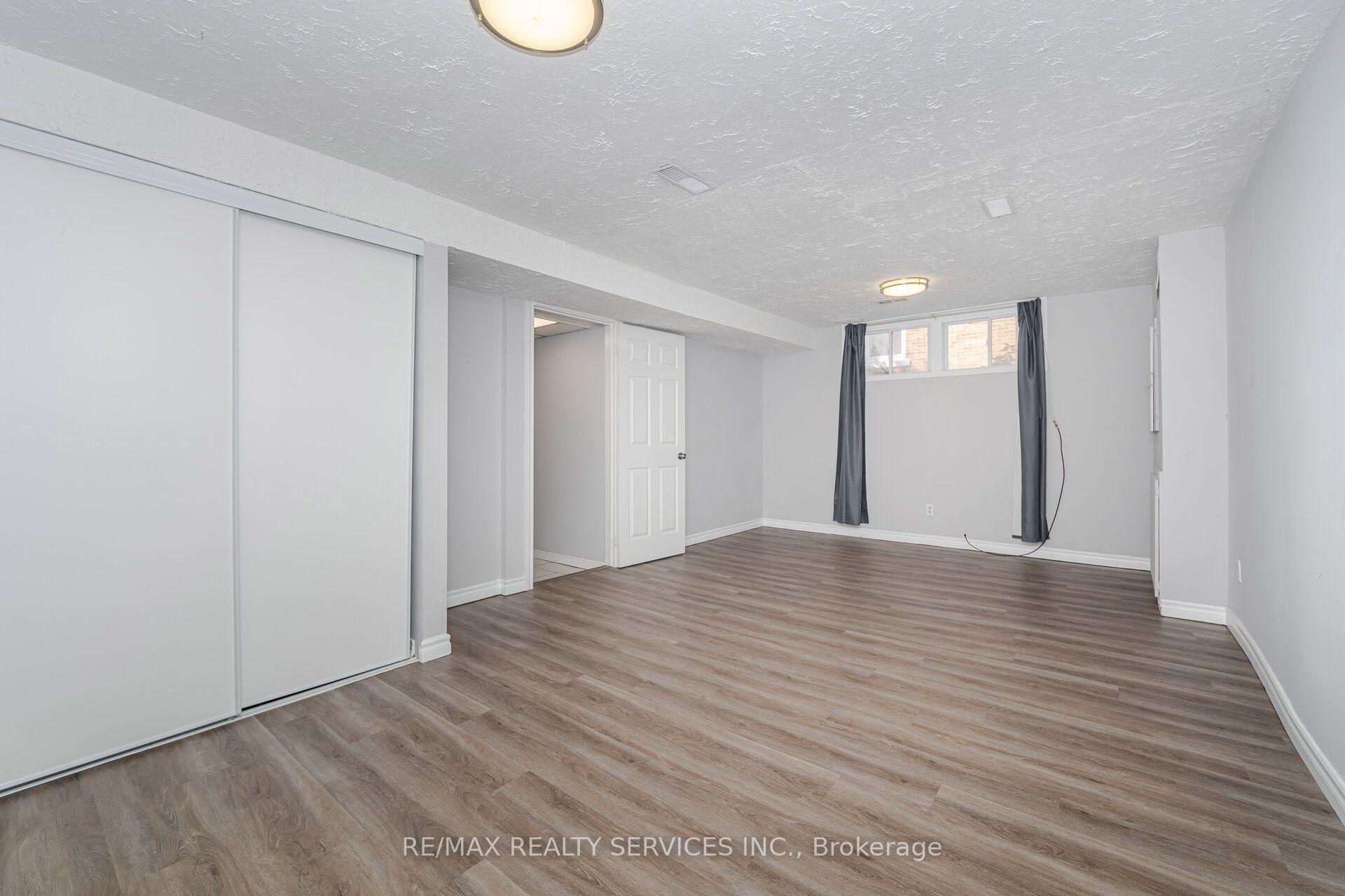 21 Beverley Street (lower Level) Property Photo 6