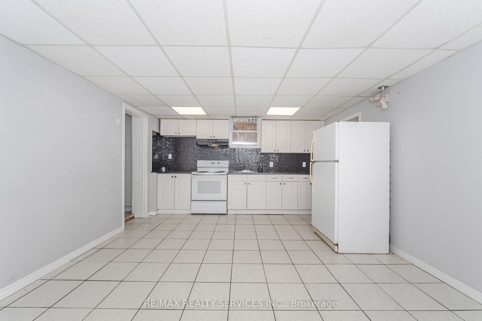 21 Beverley Street (lower Level) Property Photo 10