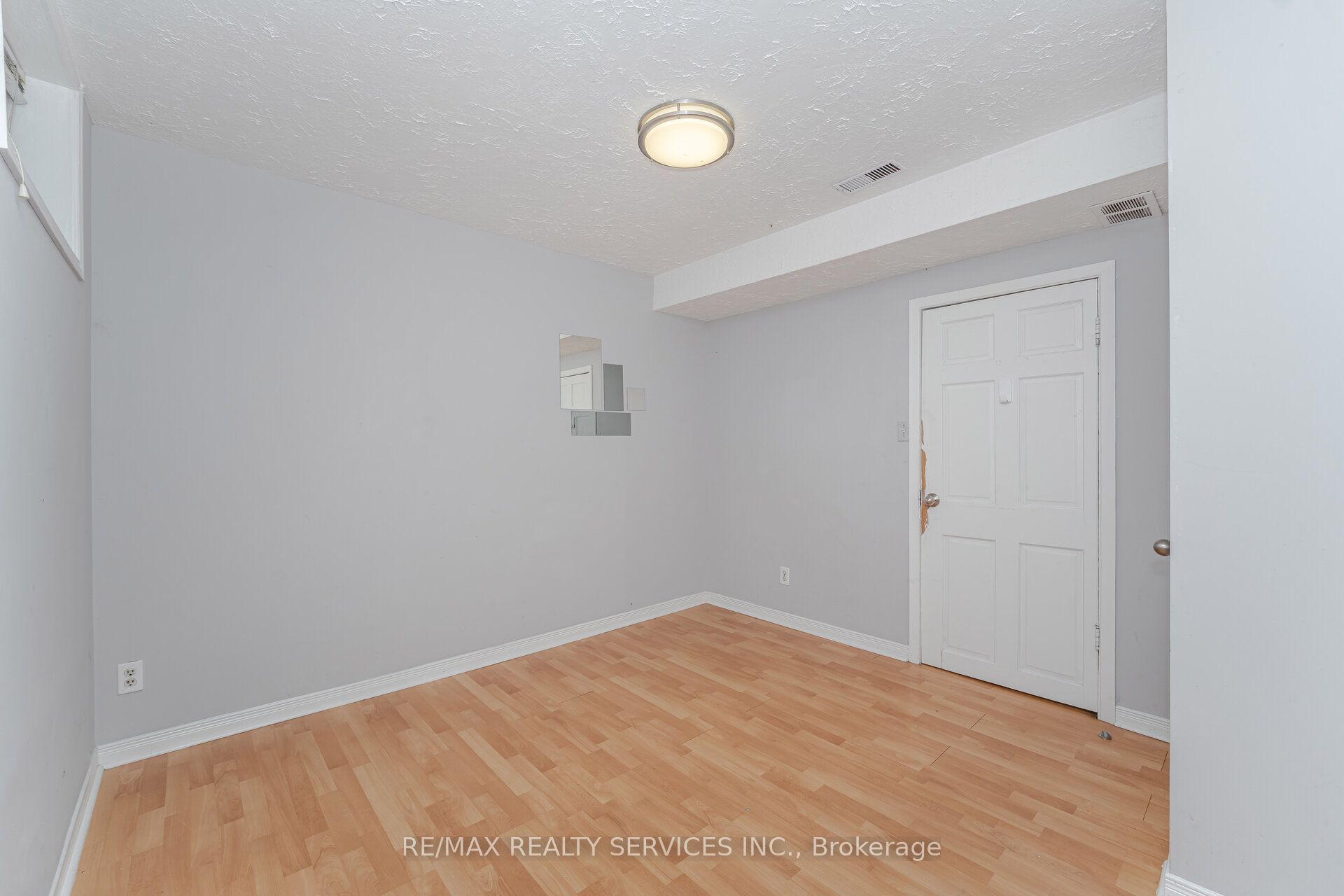 21 Beverley Street (lower Level) Property Photo 15