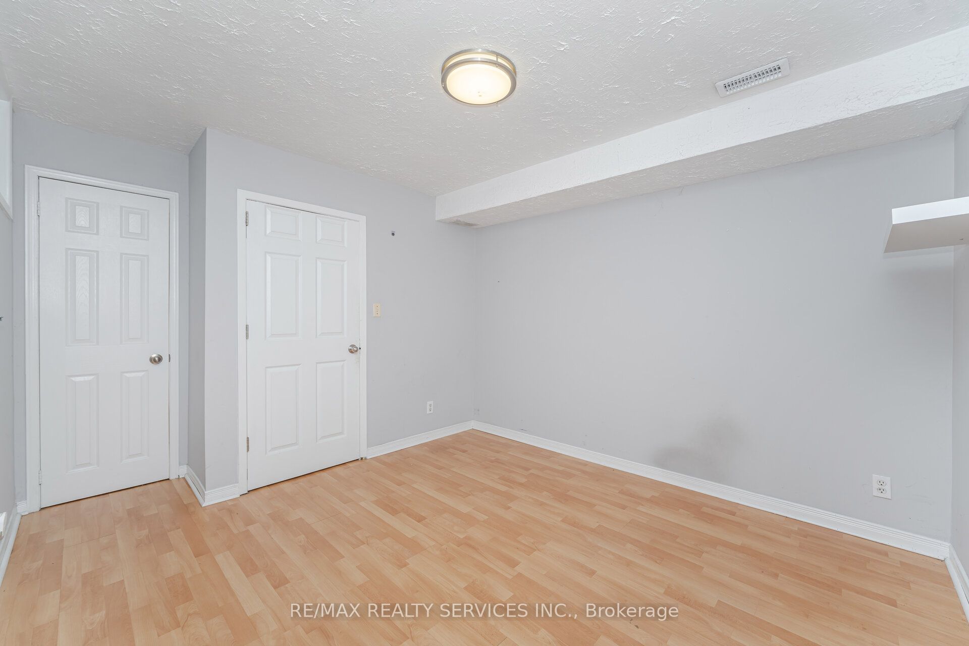 21 Beverley Street (lower Level) Property Photo 17