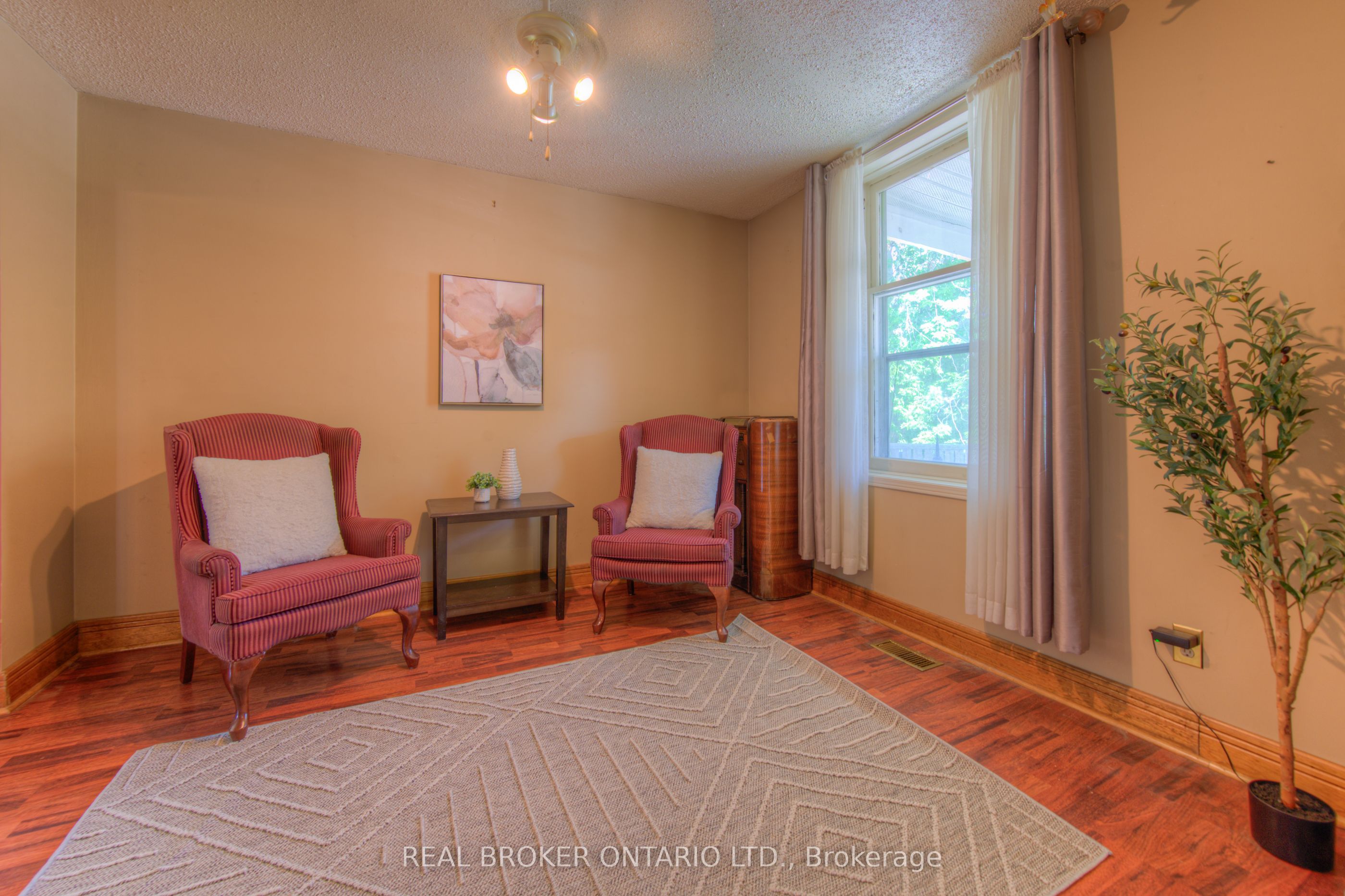 138 Forest Road Property Photo 6