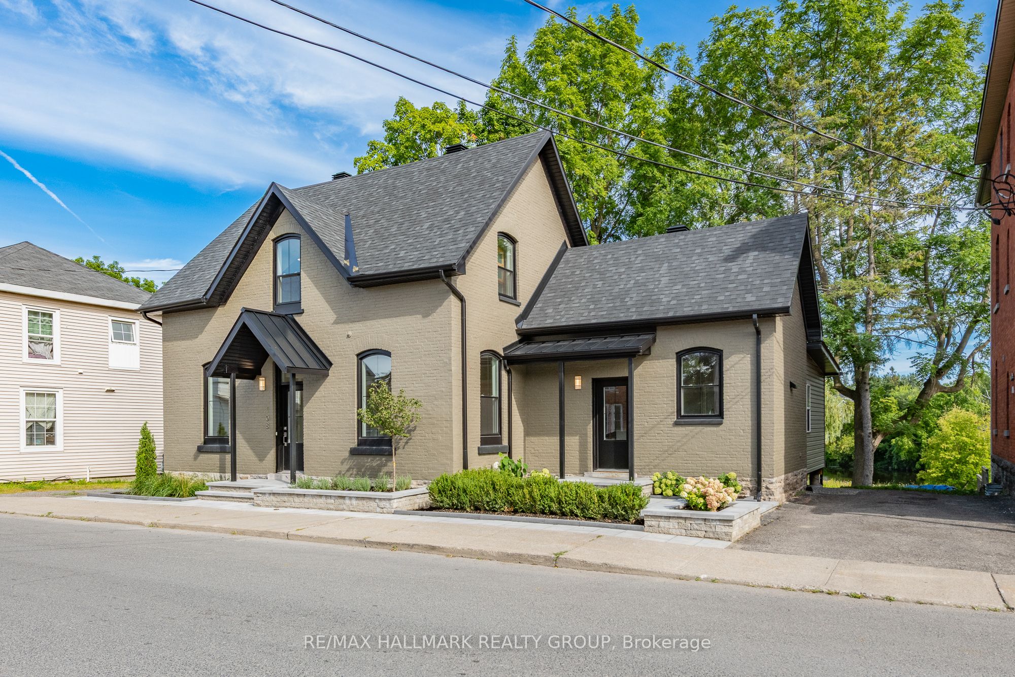 108 Clothier Street E Property Photo 1