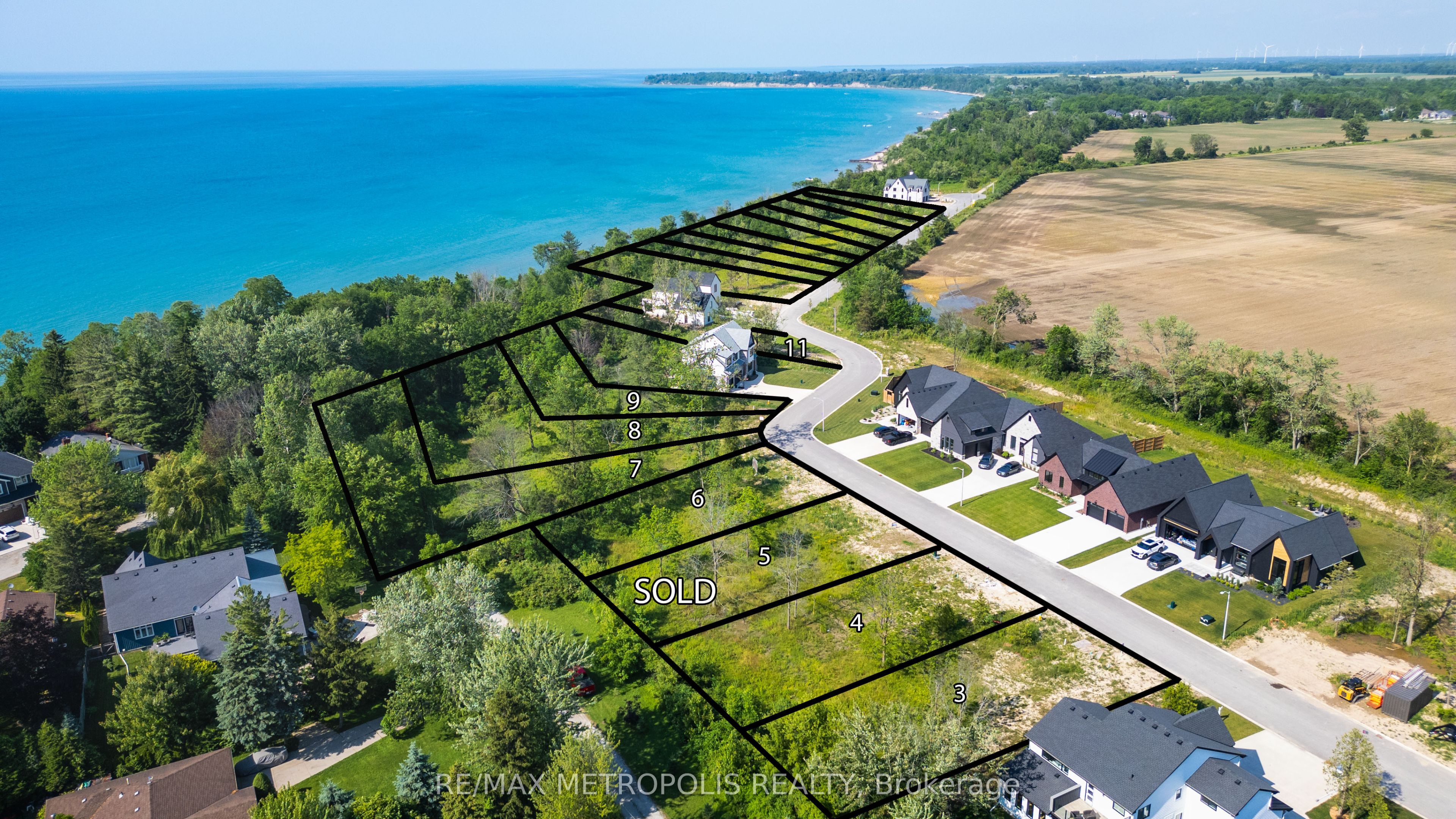 7057 Blue Coast Heights Property Photo 6