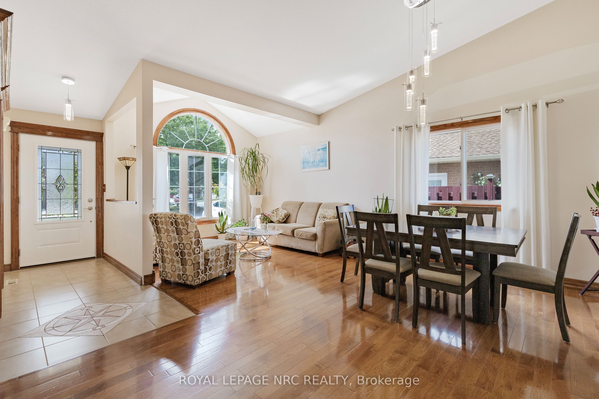 46 Foxhill Crescent Property Photo 7