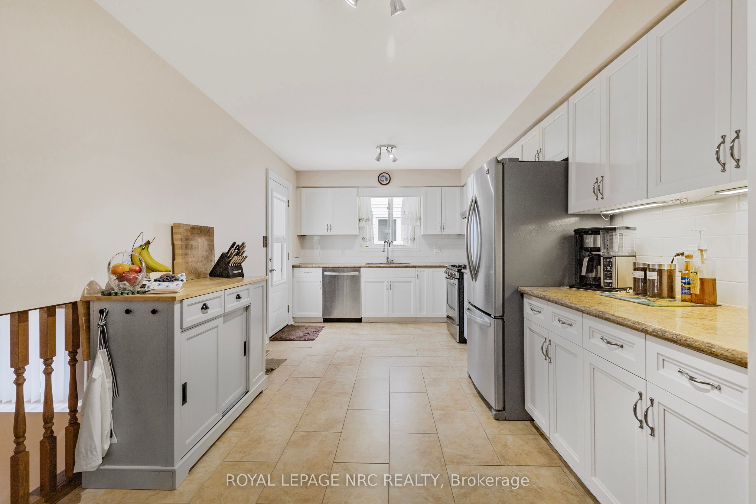 46 Foxhill Crescent Property Photo 9