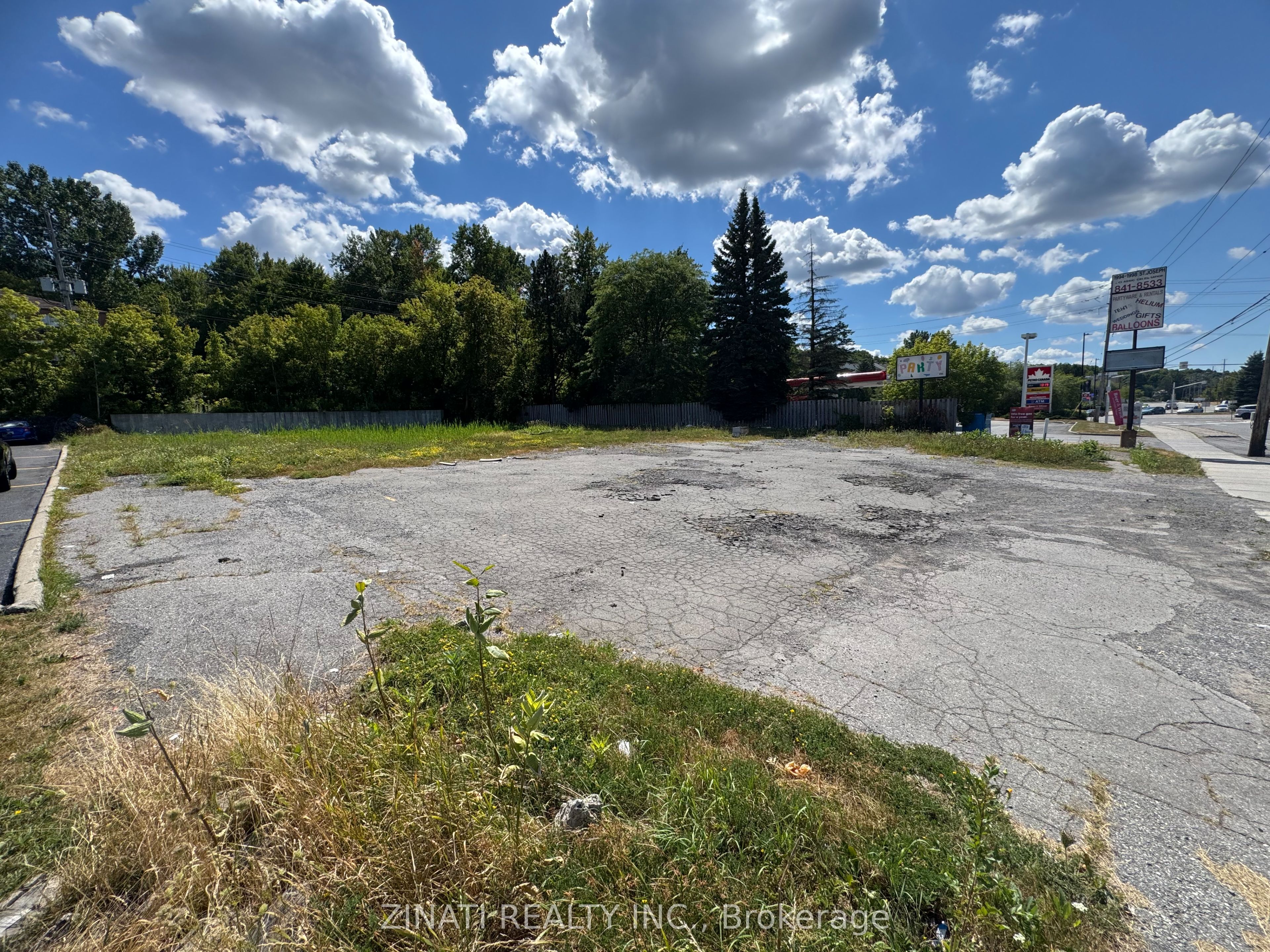 1994 St. Joseph Boulevard Property Photo 3