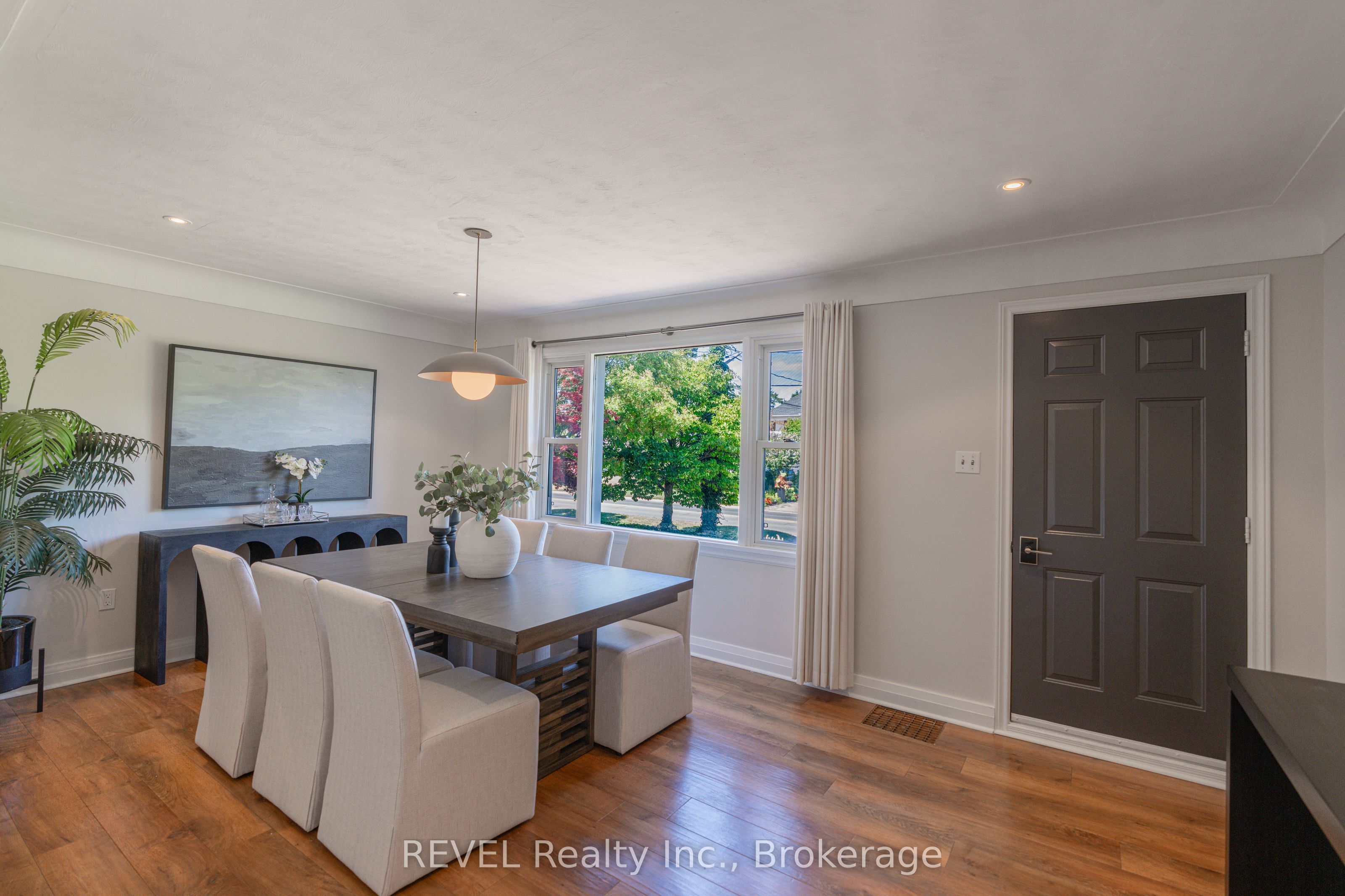 522 Mississagua Street Property Photo 3