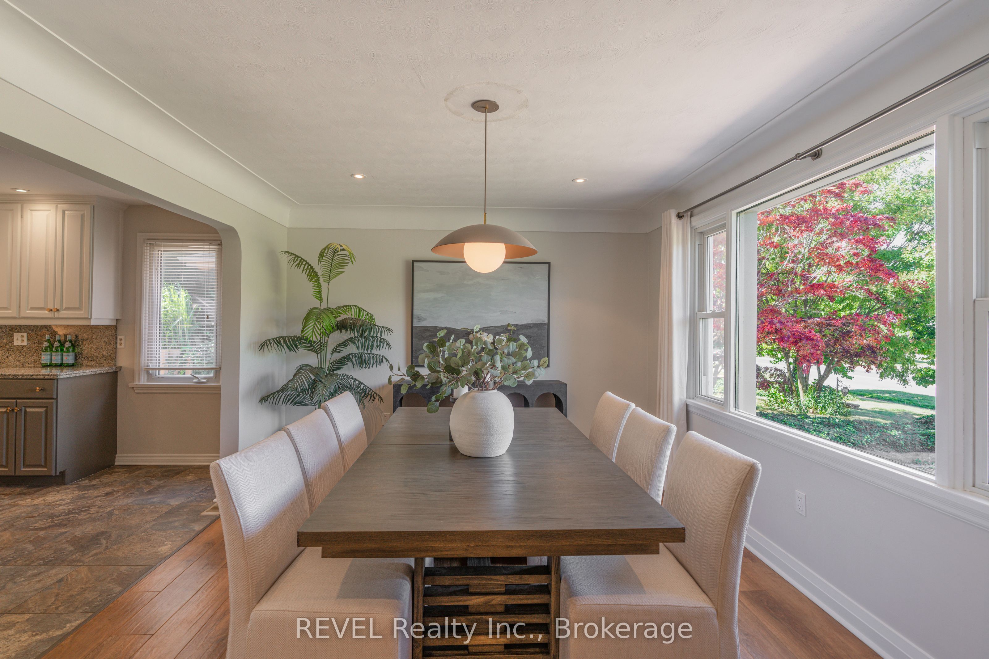 522 Mississagua Street Property Photo 4