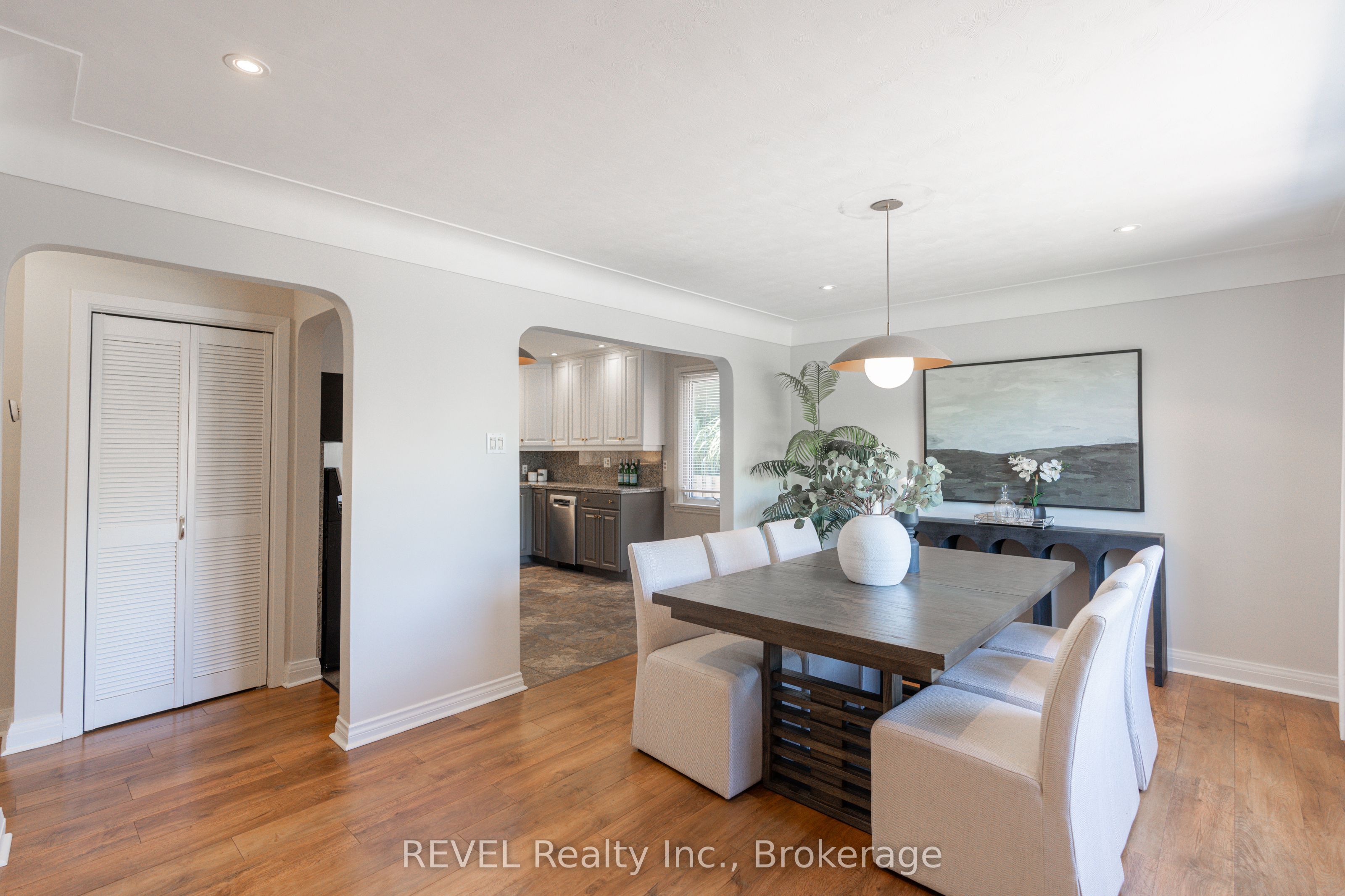 522 Mississagua Street Property Photo 8