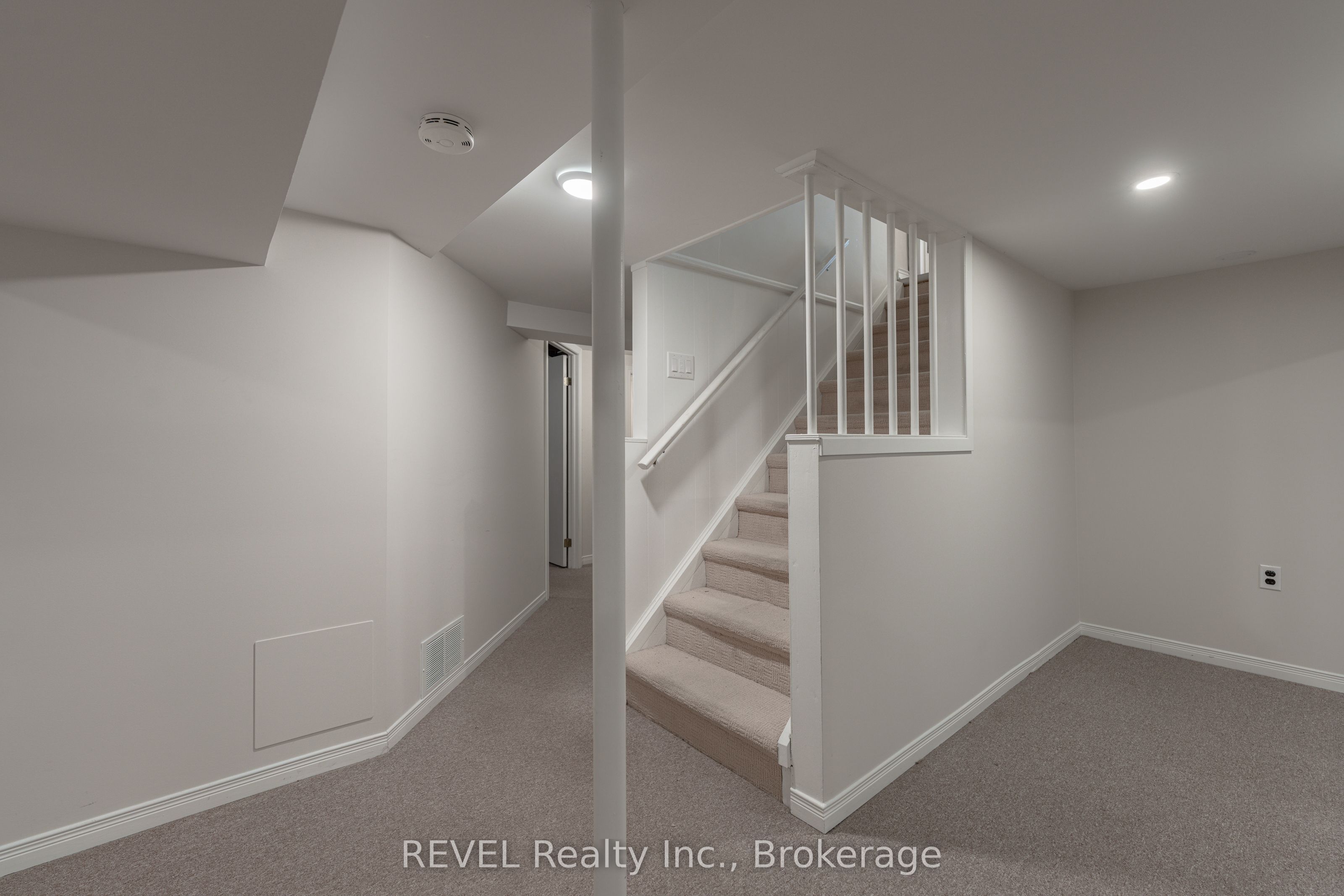 522 Mississagua Street Property Photo 27