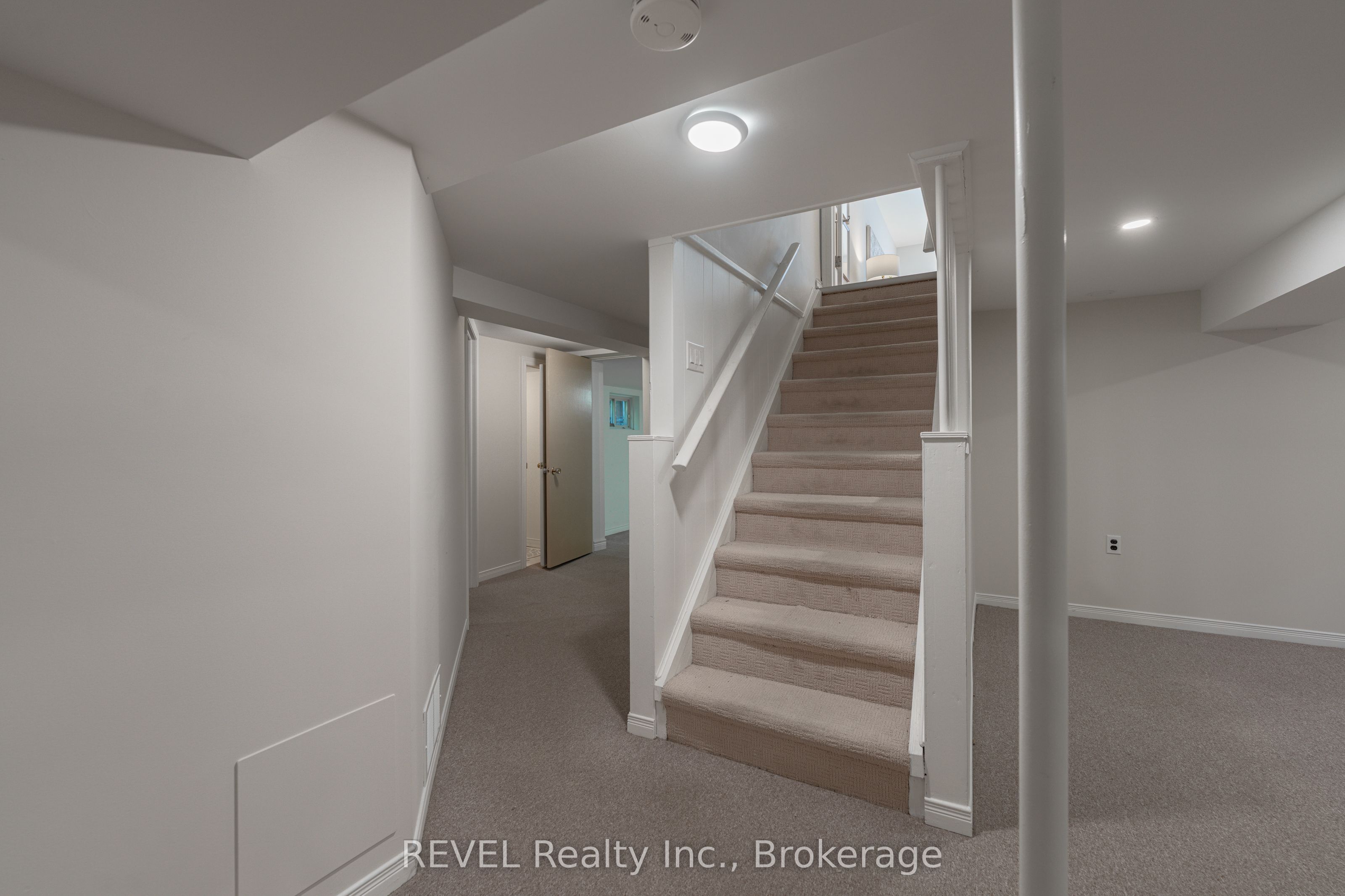 522 Mississagua Street Property Photo 29