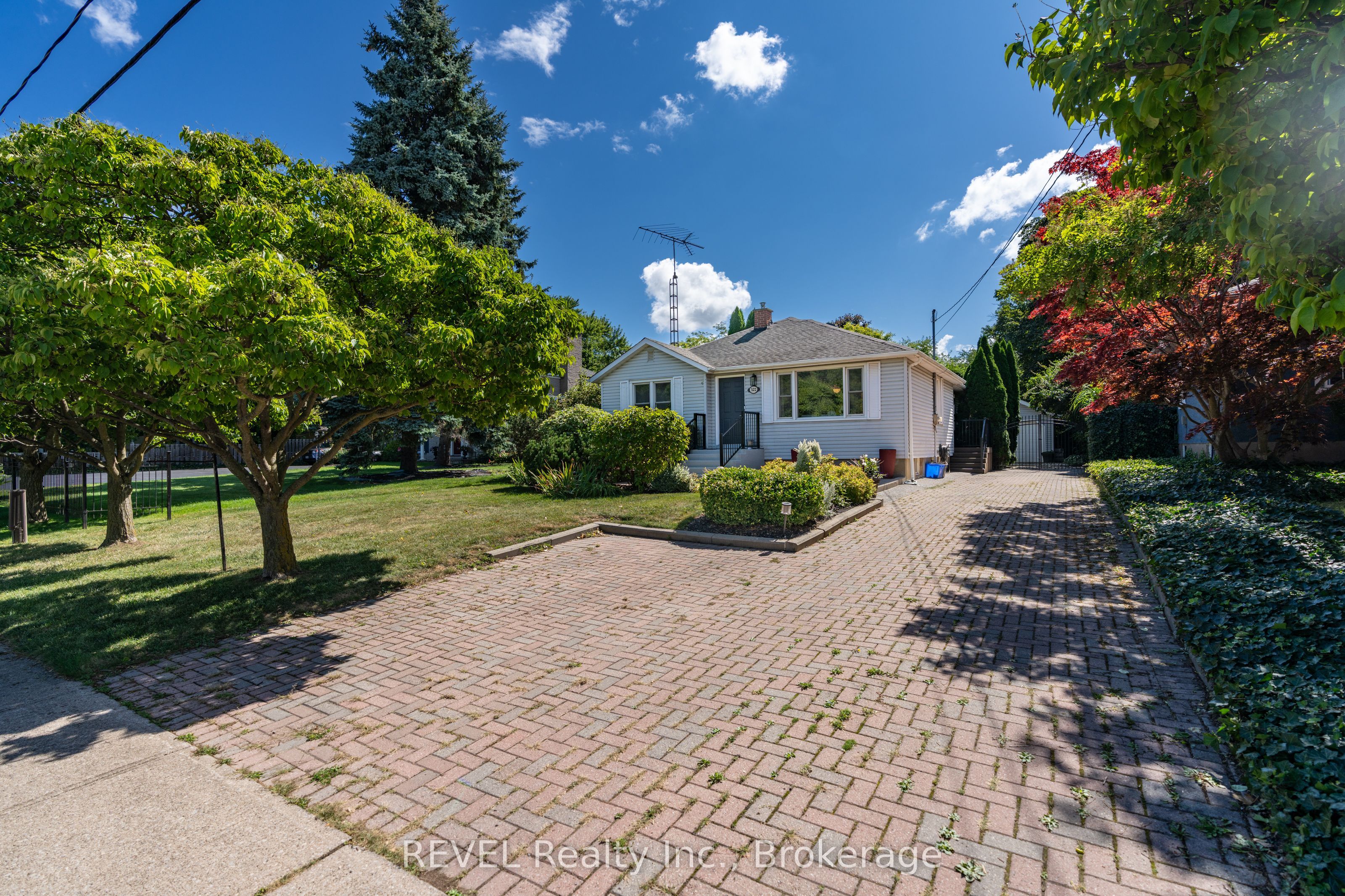 522 Mississagua Street Property Photo 37