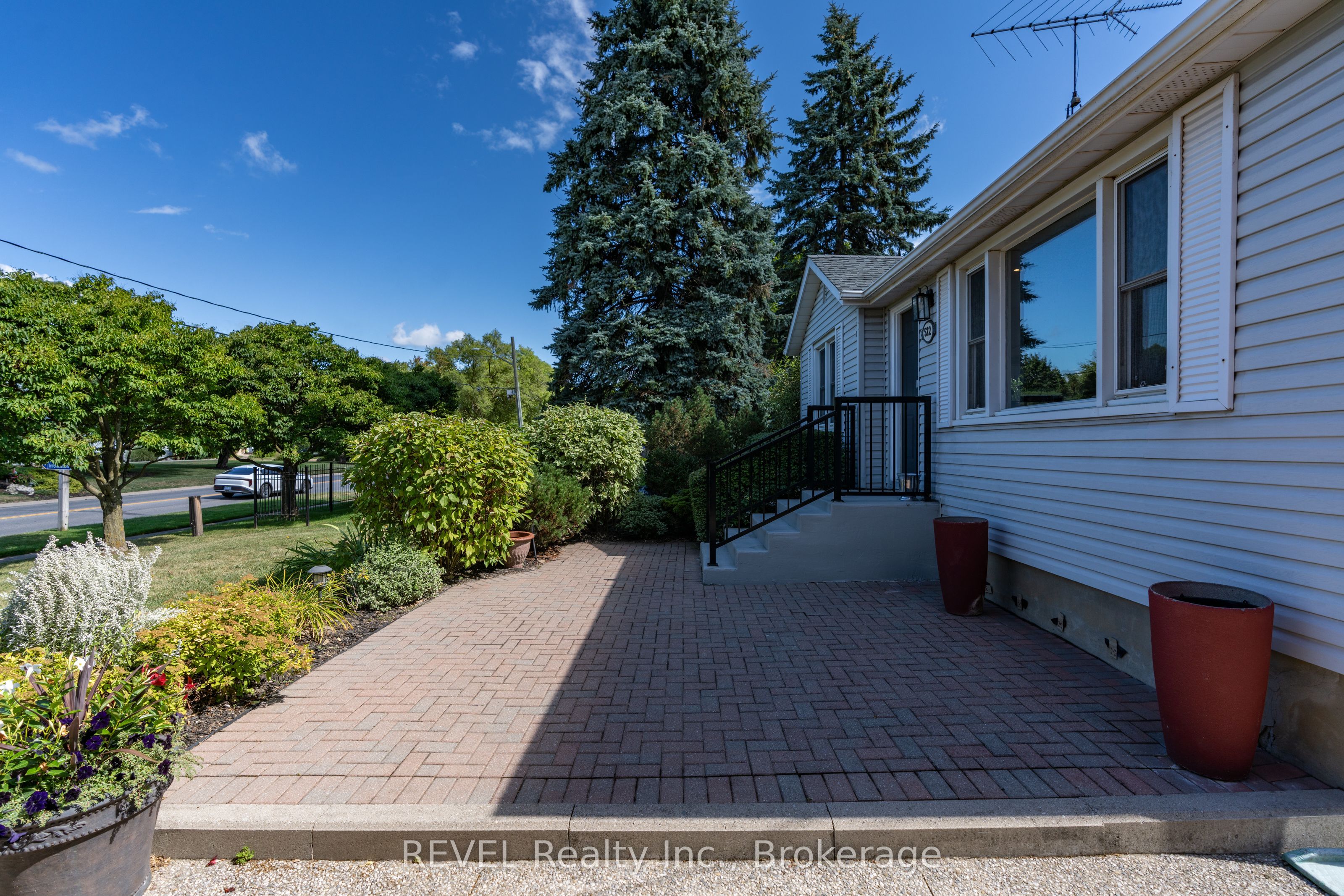 522 Mississagua Street Property Photo 38