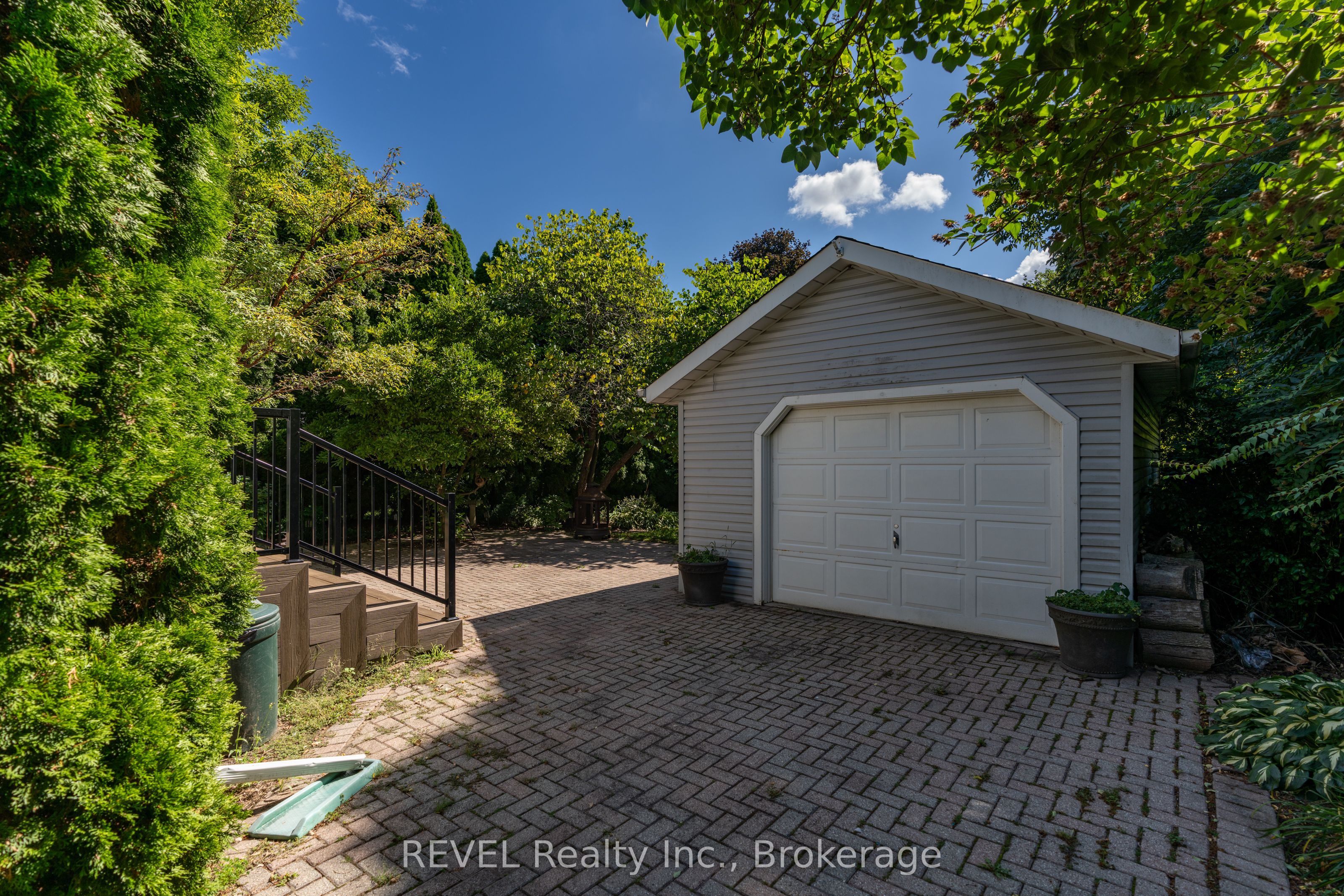 522 Mississagua Street Property Photo 46