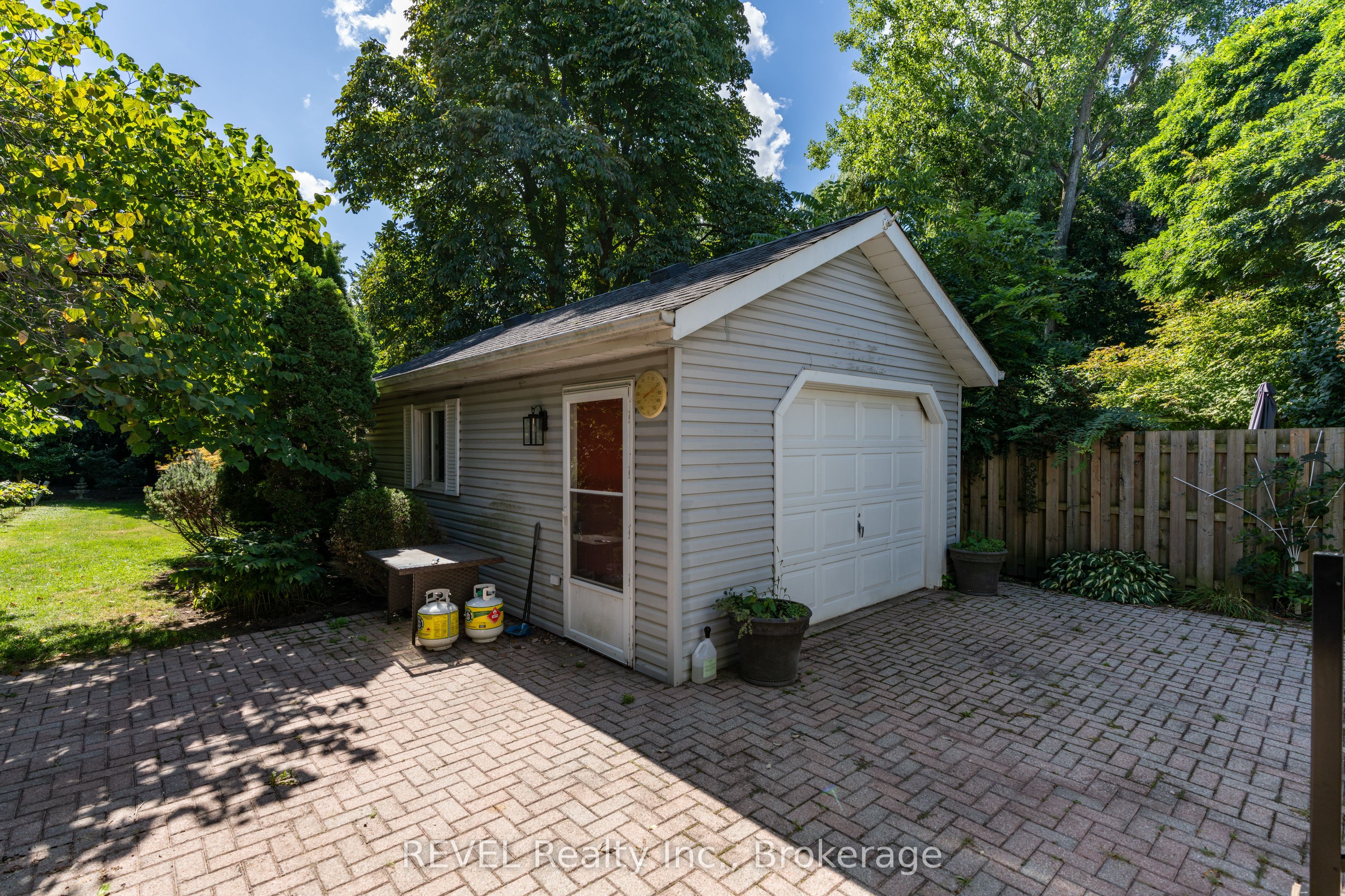 522 Mississagua Street Property Photo 47