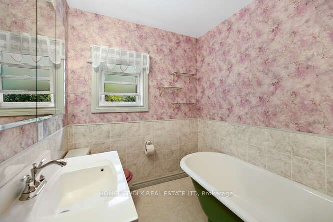 44 Keefer Street Property Photo 14