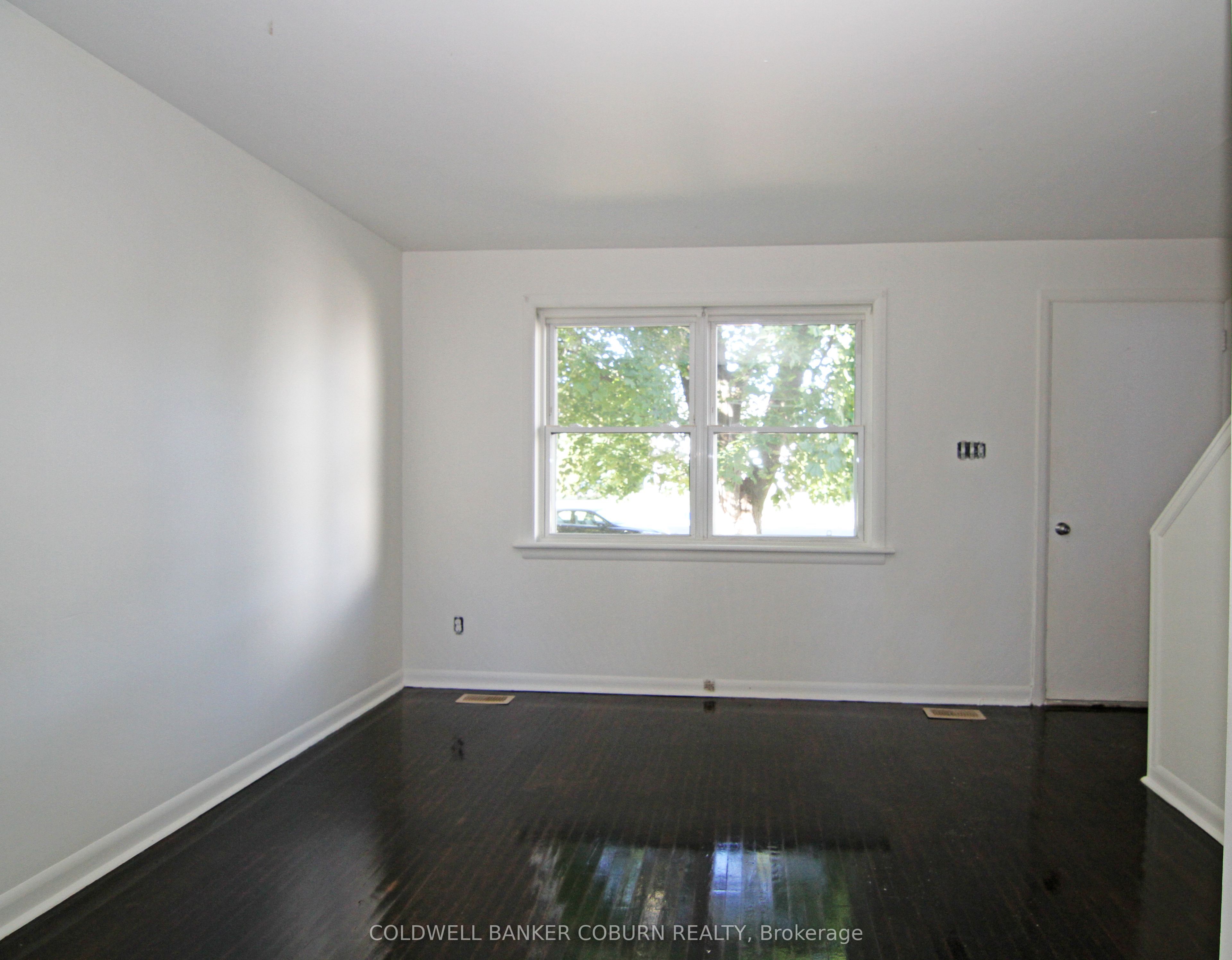 21-23 Casselman Road Property Photo 4