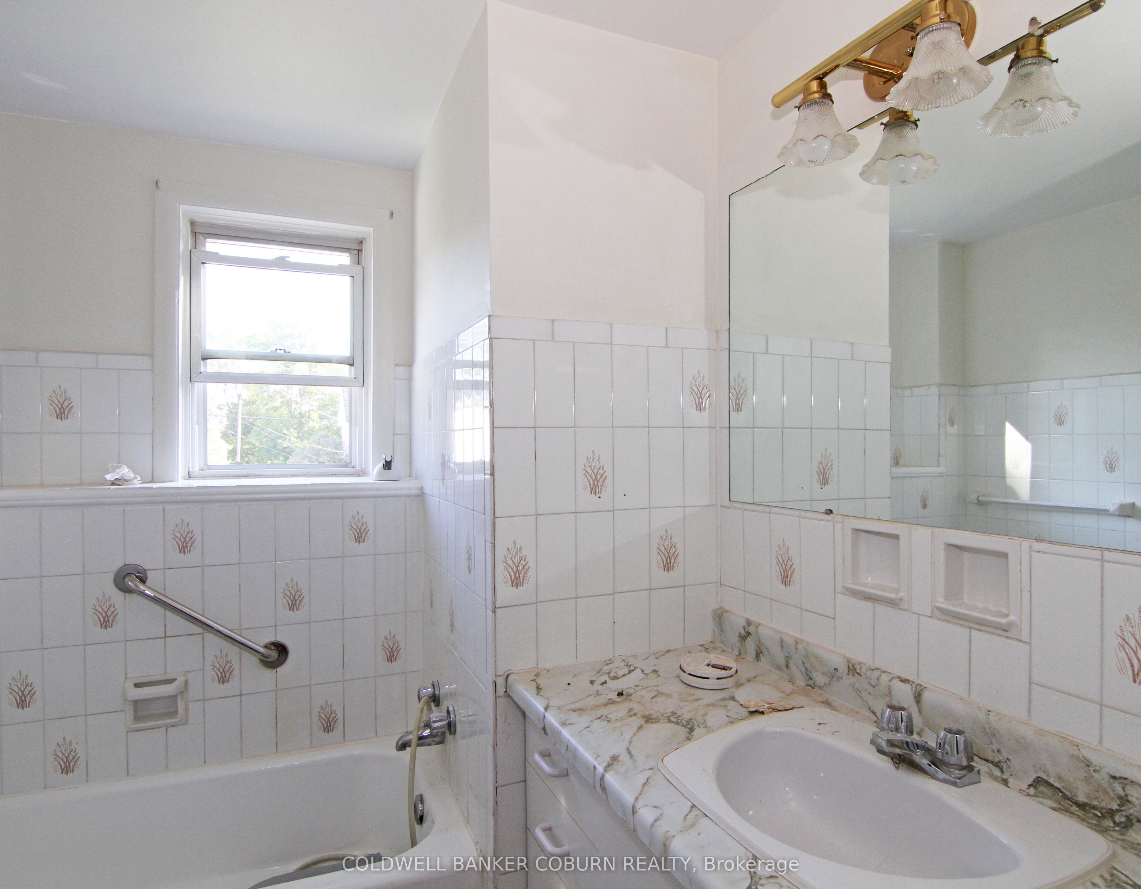 21-23 Casselman Road Property Photo 7