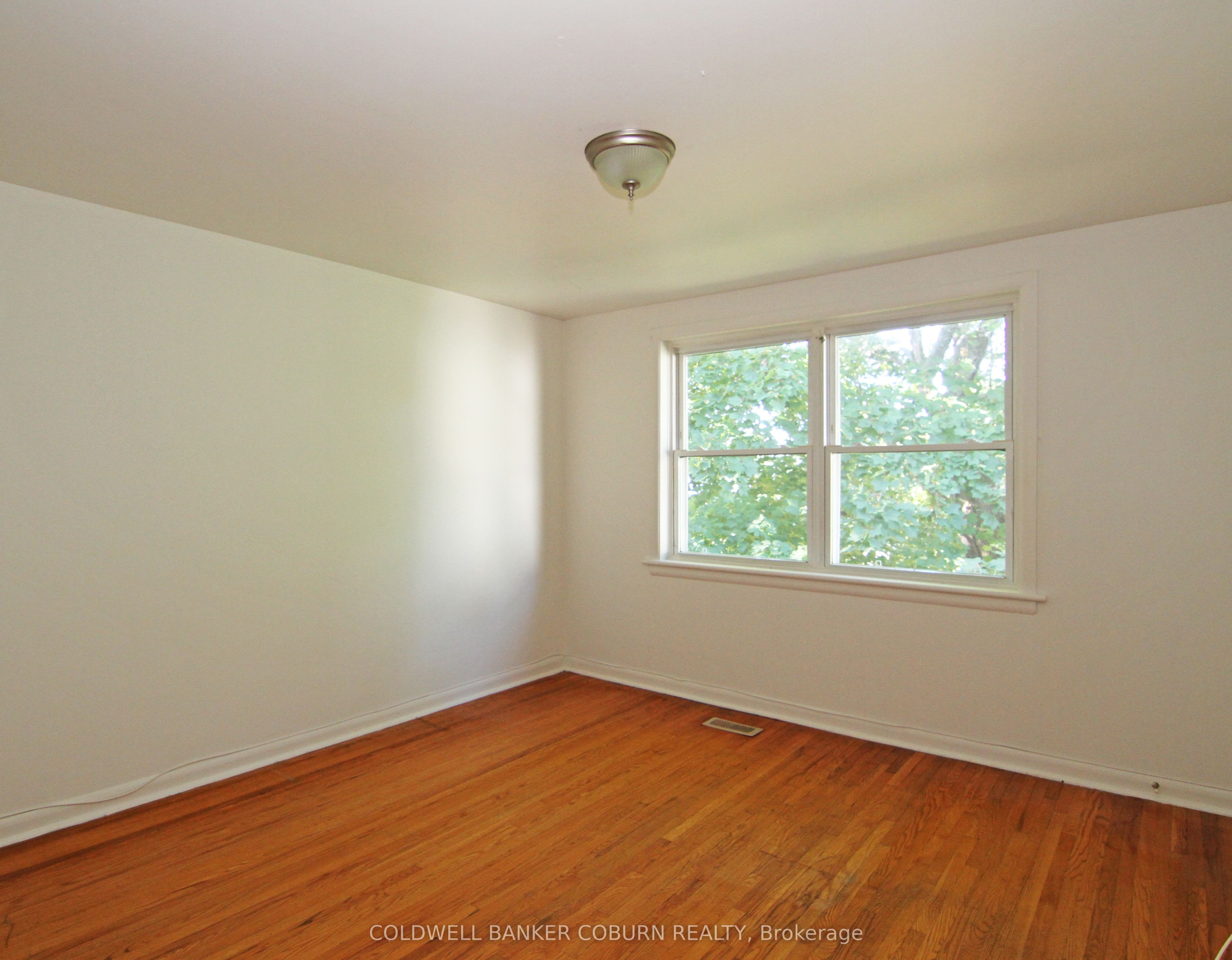 21-23 Casselman Road Property Photo 9