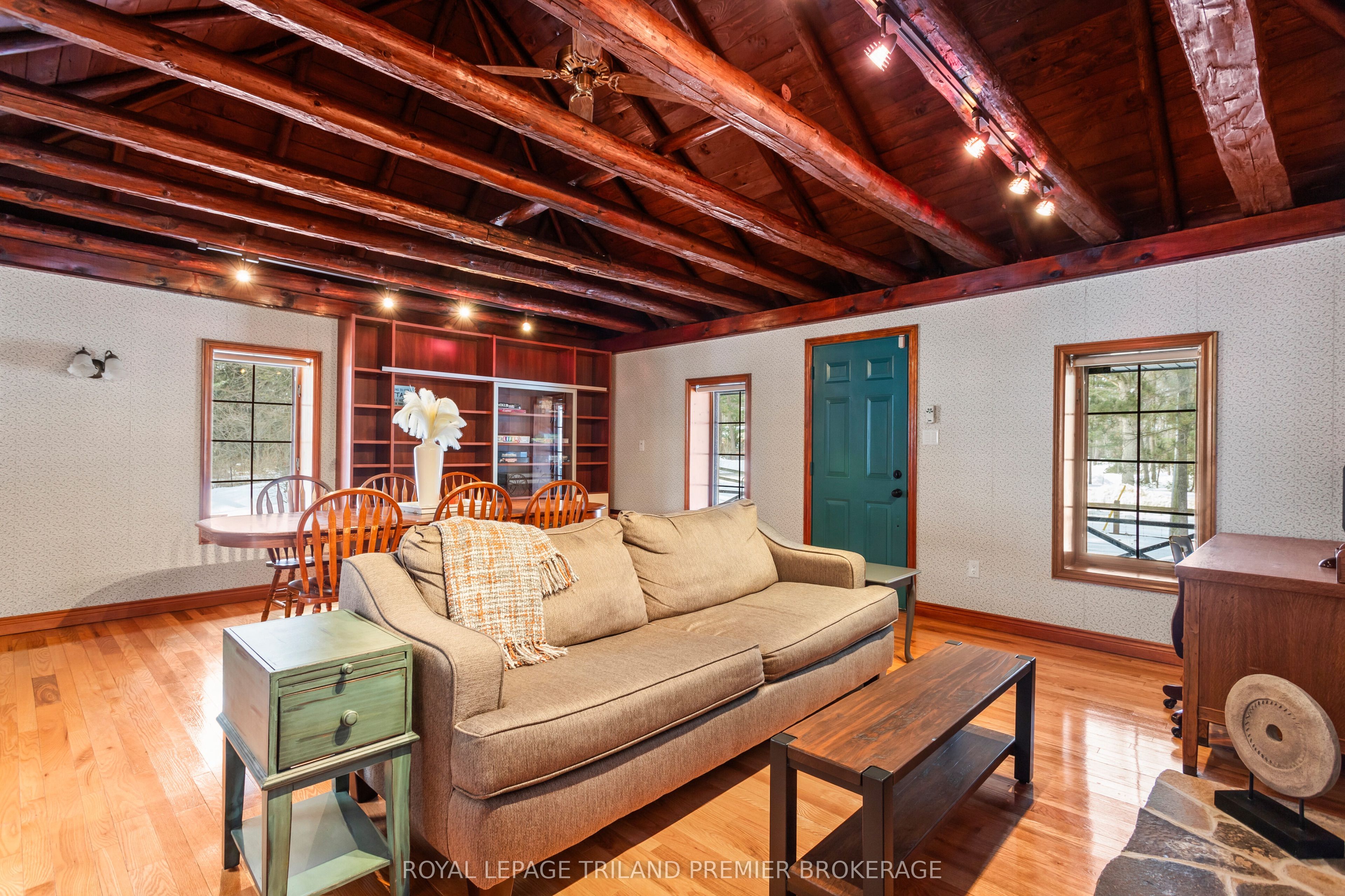 9936 Ontario Street Property Photo 17