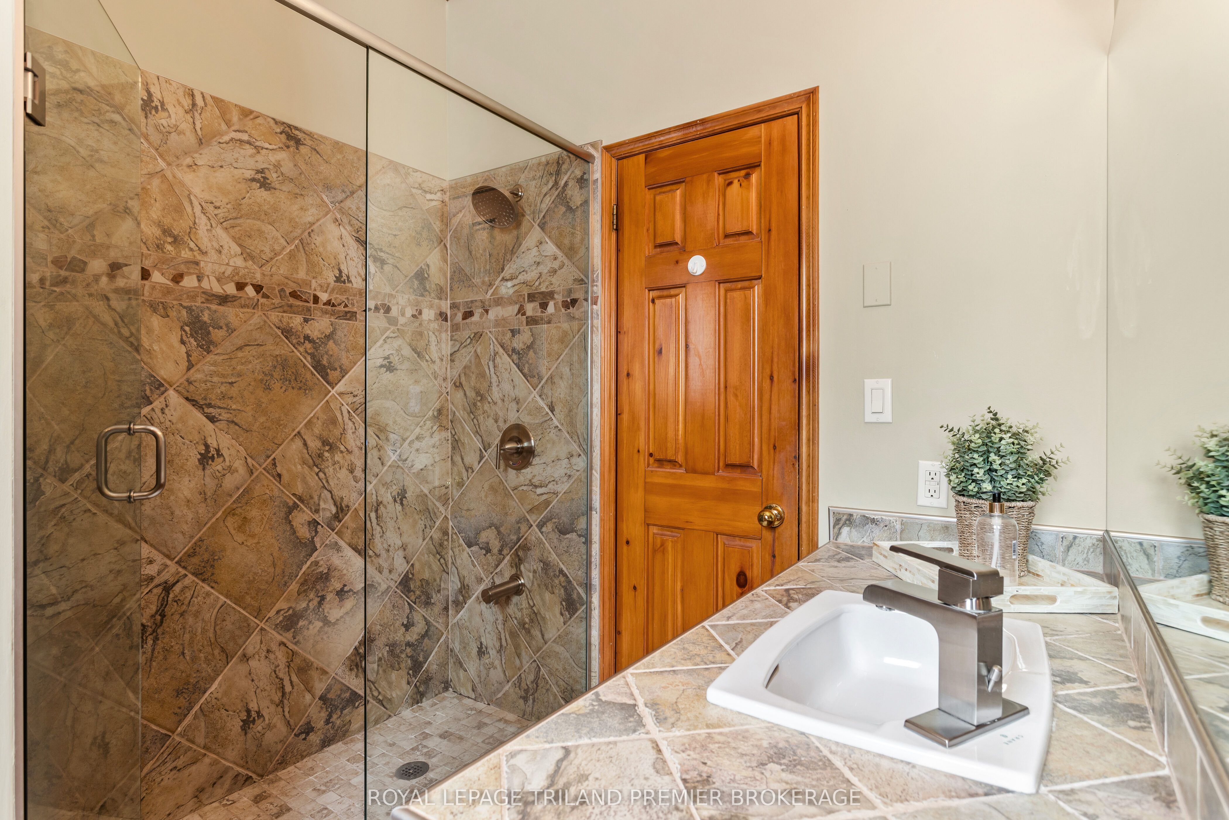 9936 Ontario Street Property Photo 39