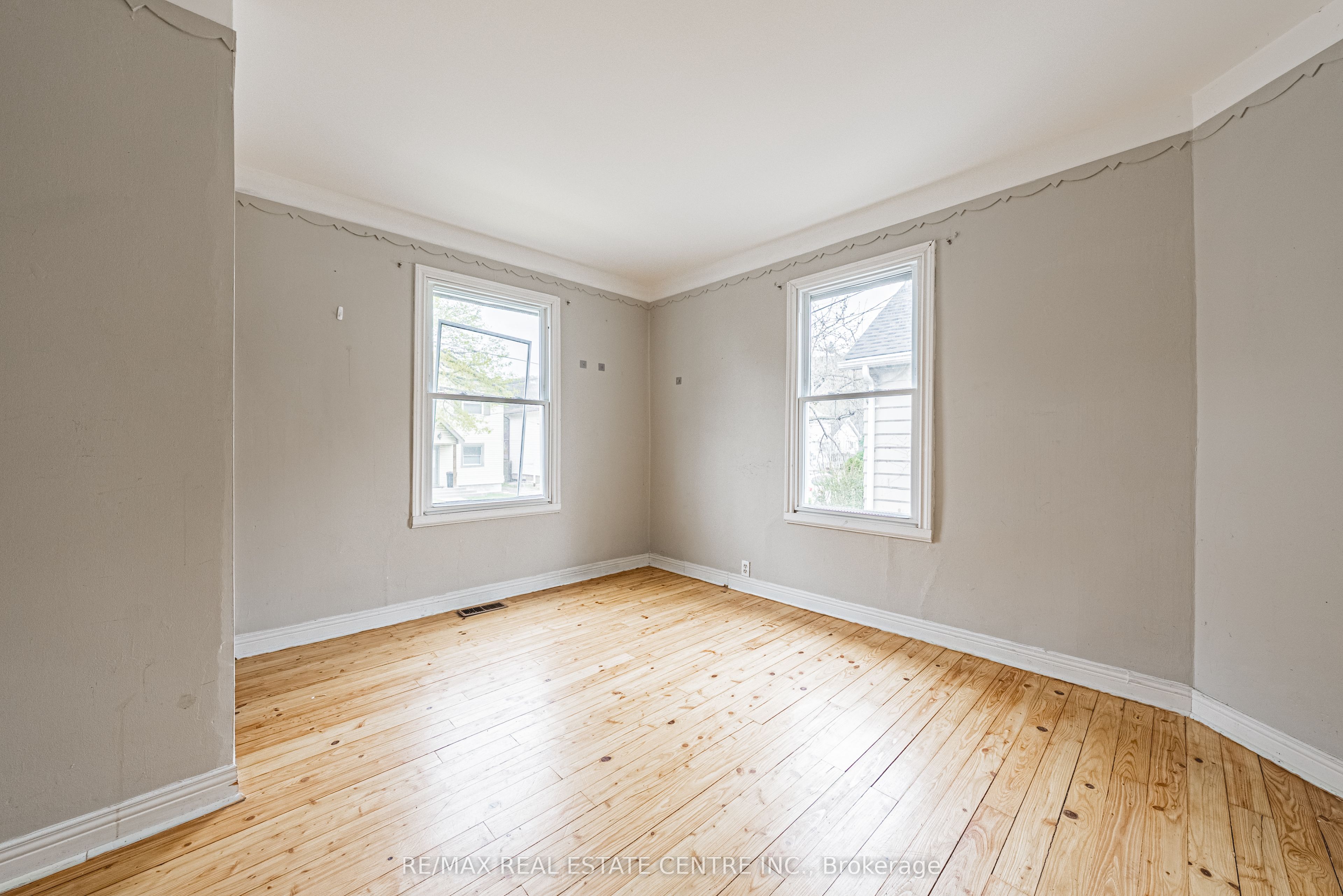 70 Hillview Street Property Photo 15