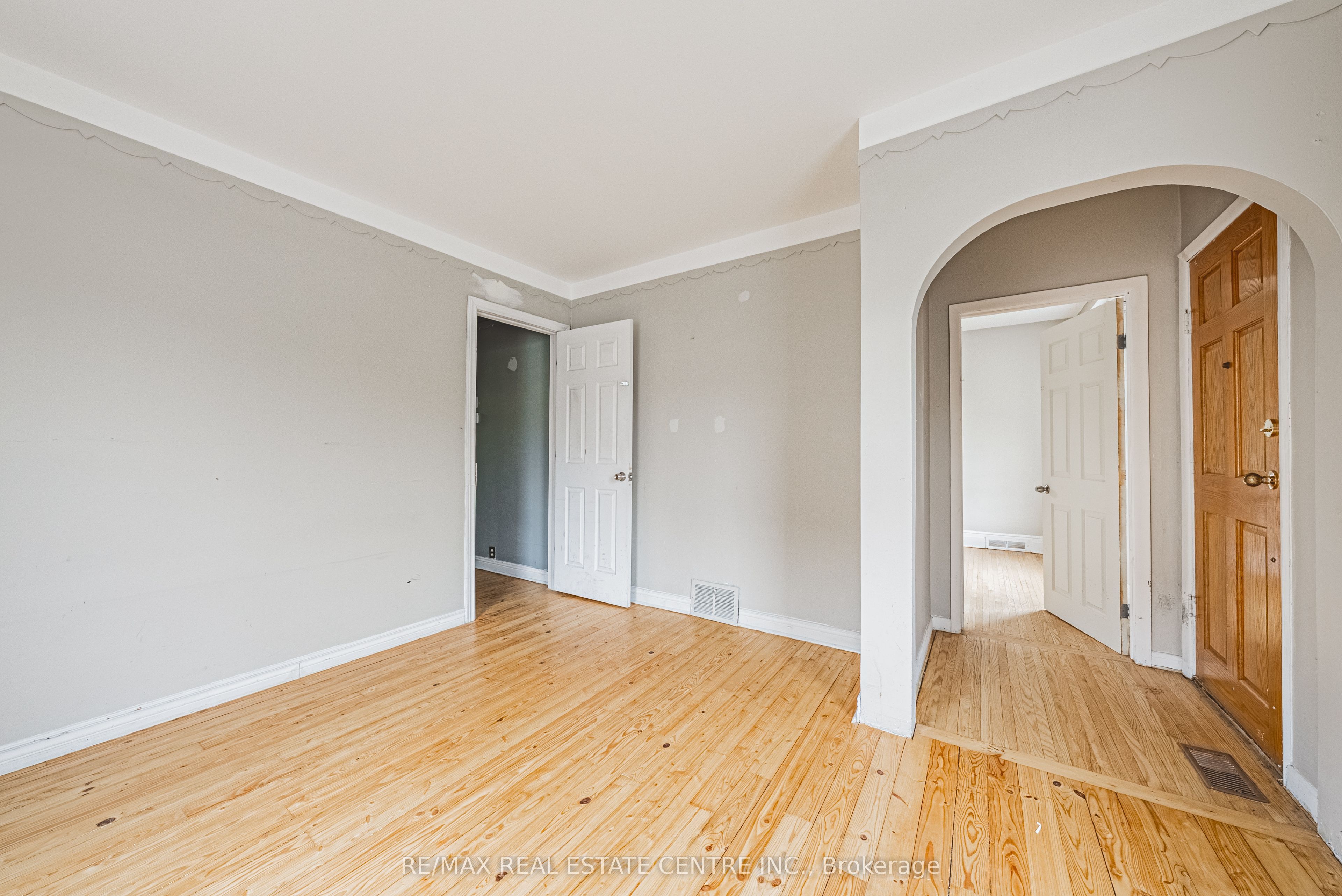 70 Hillview Street Property Photo 16