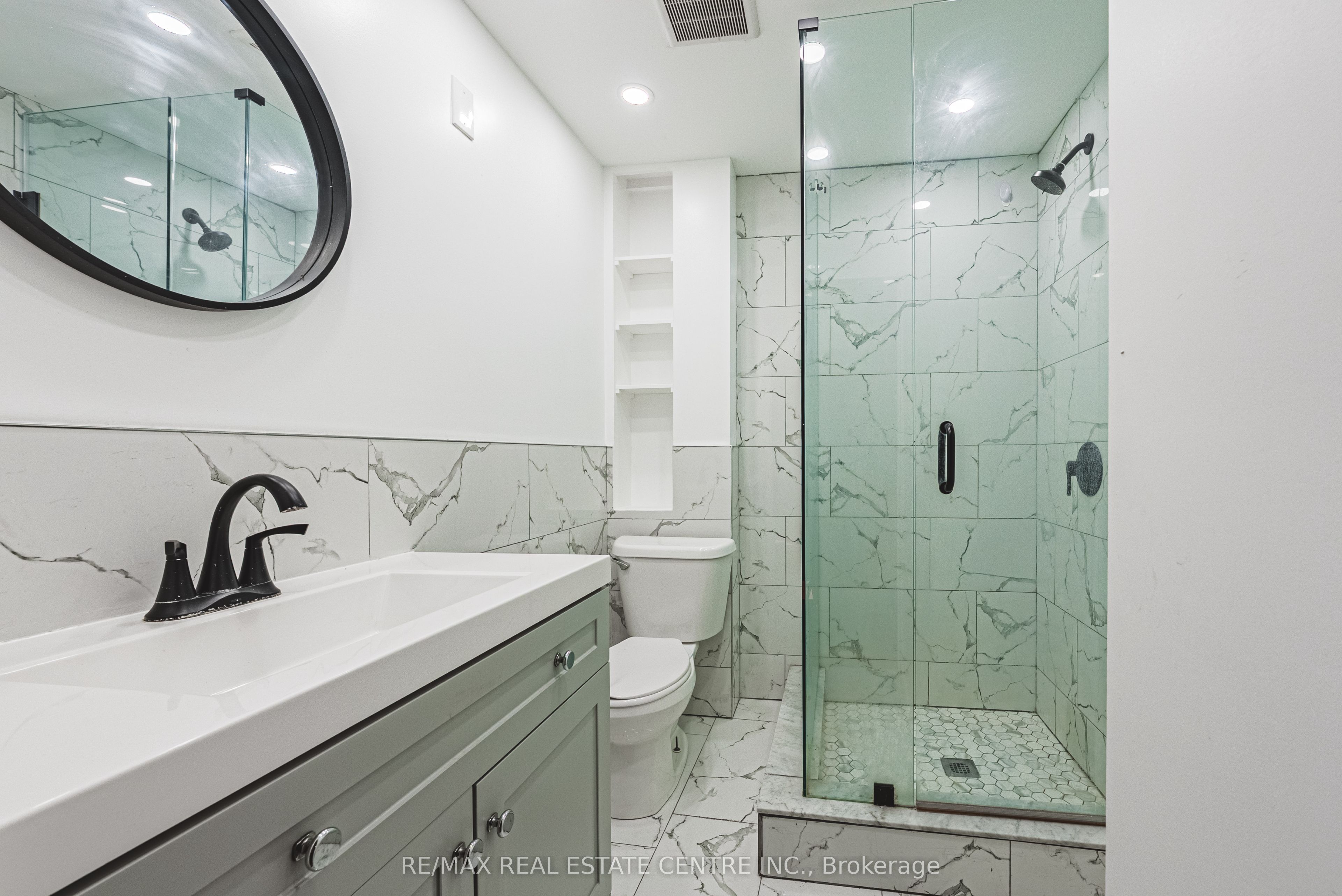 70 Hillview Street Property Photo 22