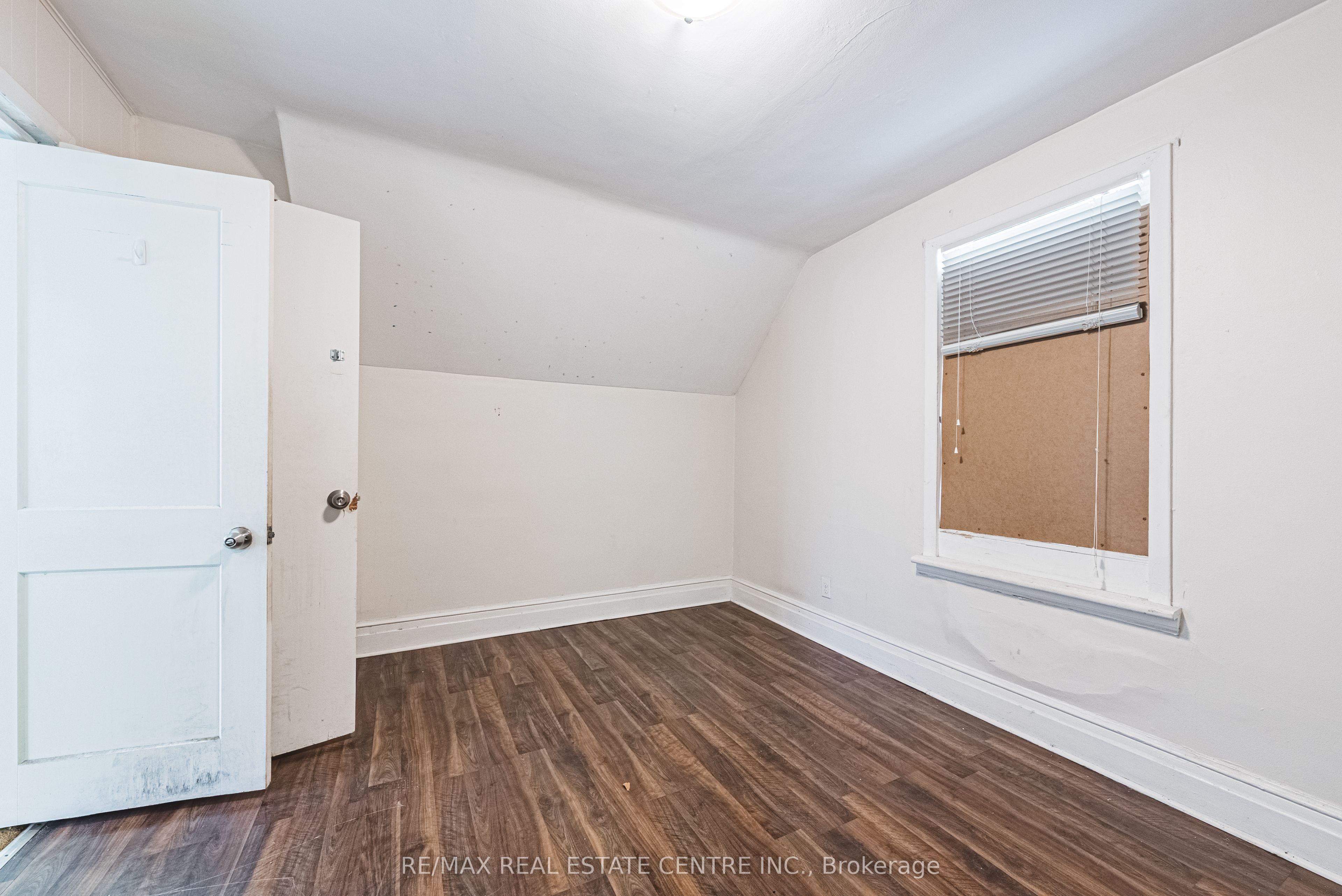 70 Hillview Street Property Photo 24