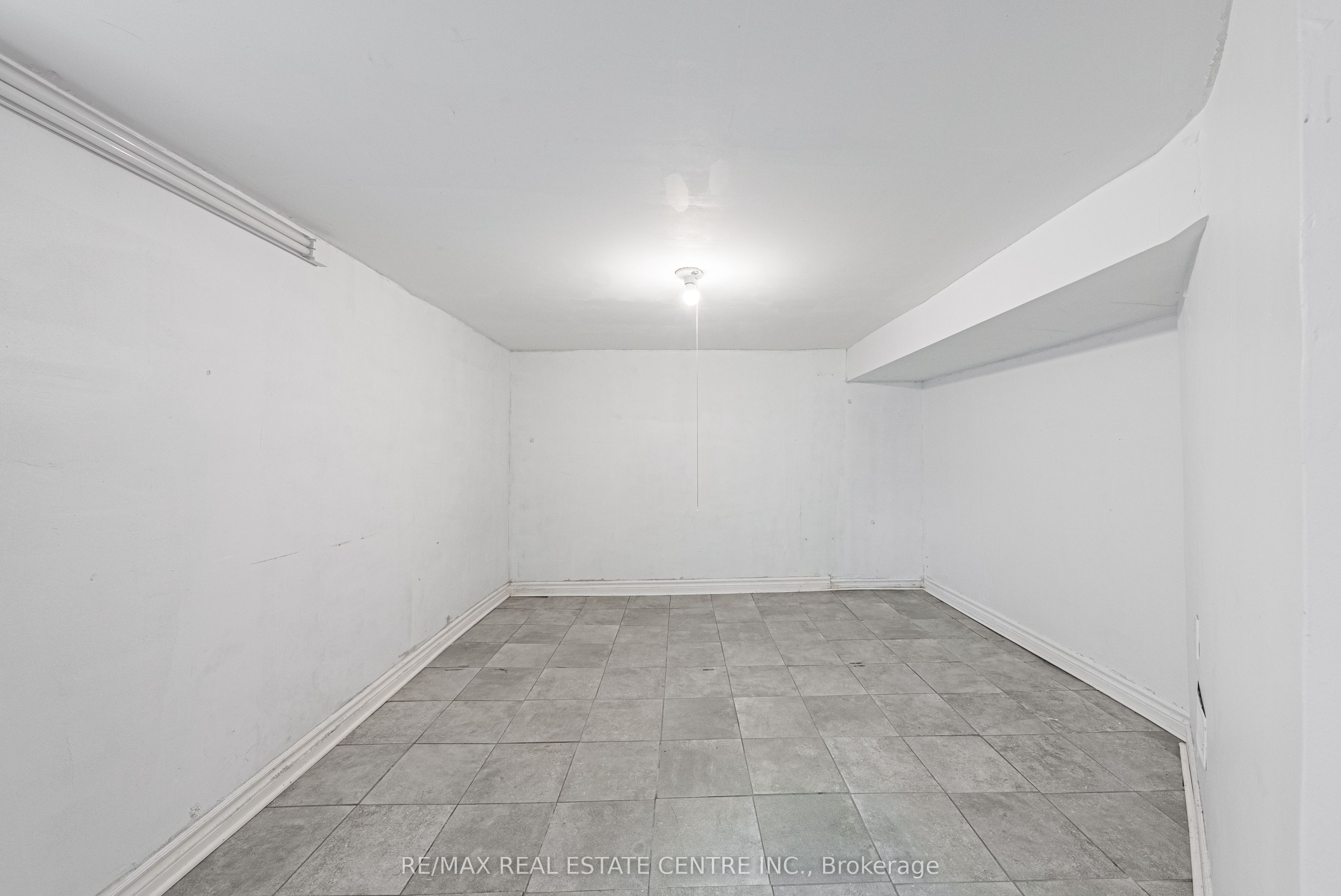 70 Hillview Street Property Photo 29