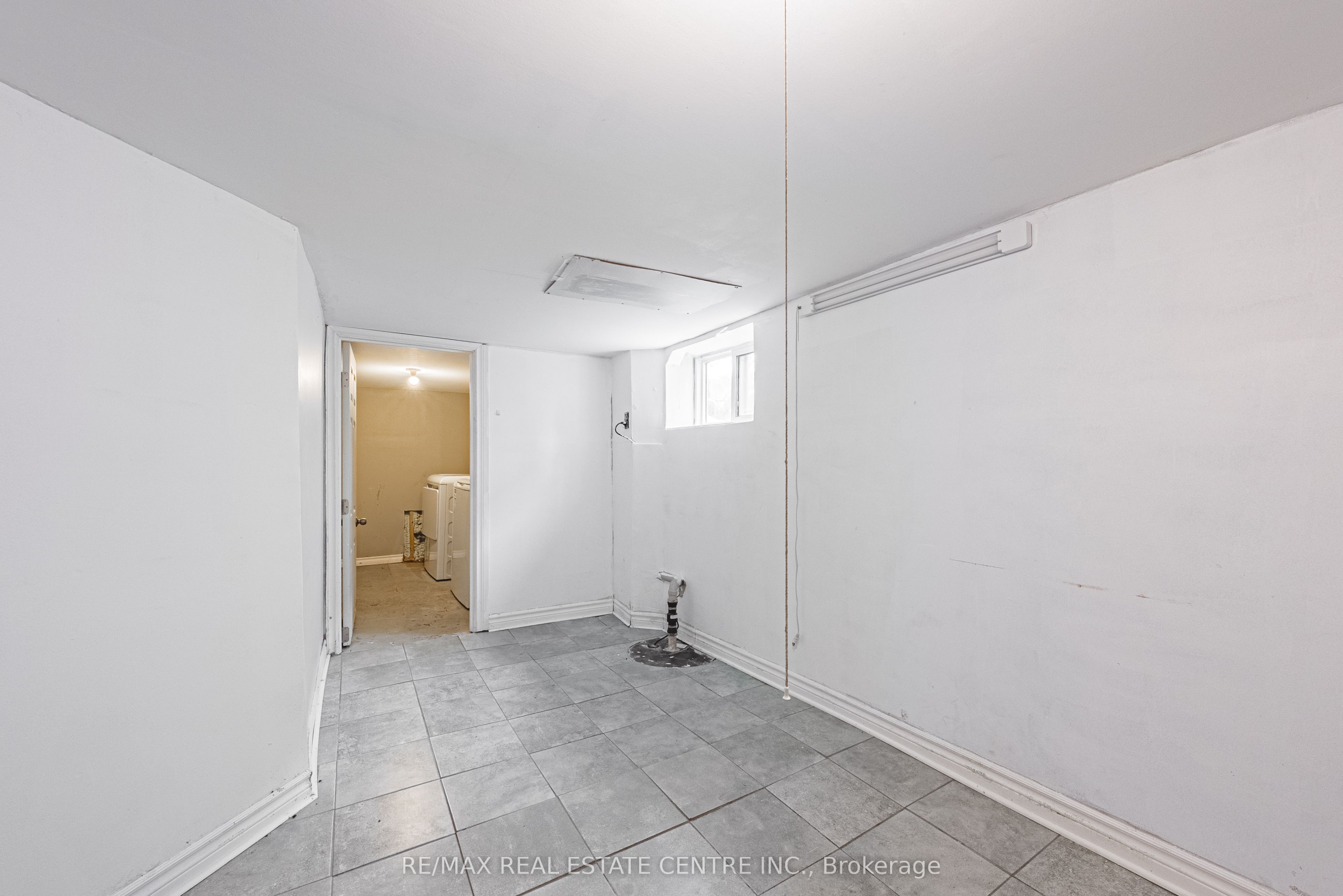 70 Hillview Street Property Photo 30