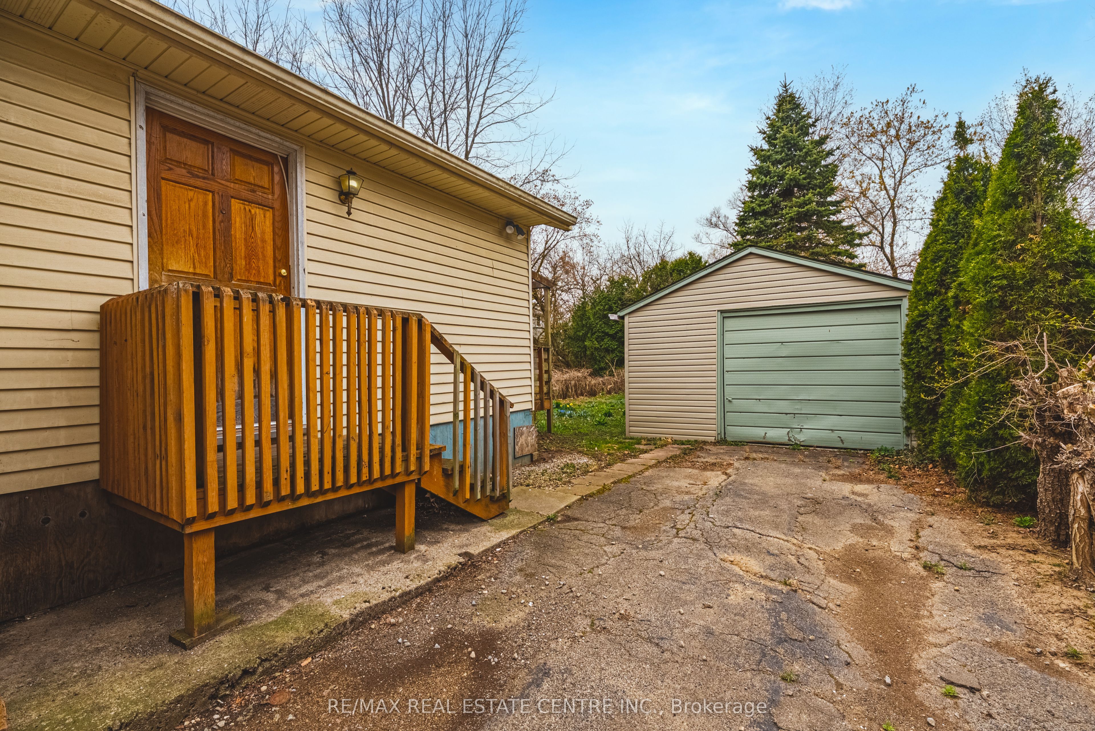 70 Hillview Street Property Photo 31