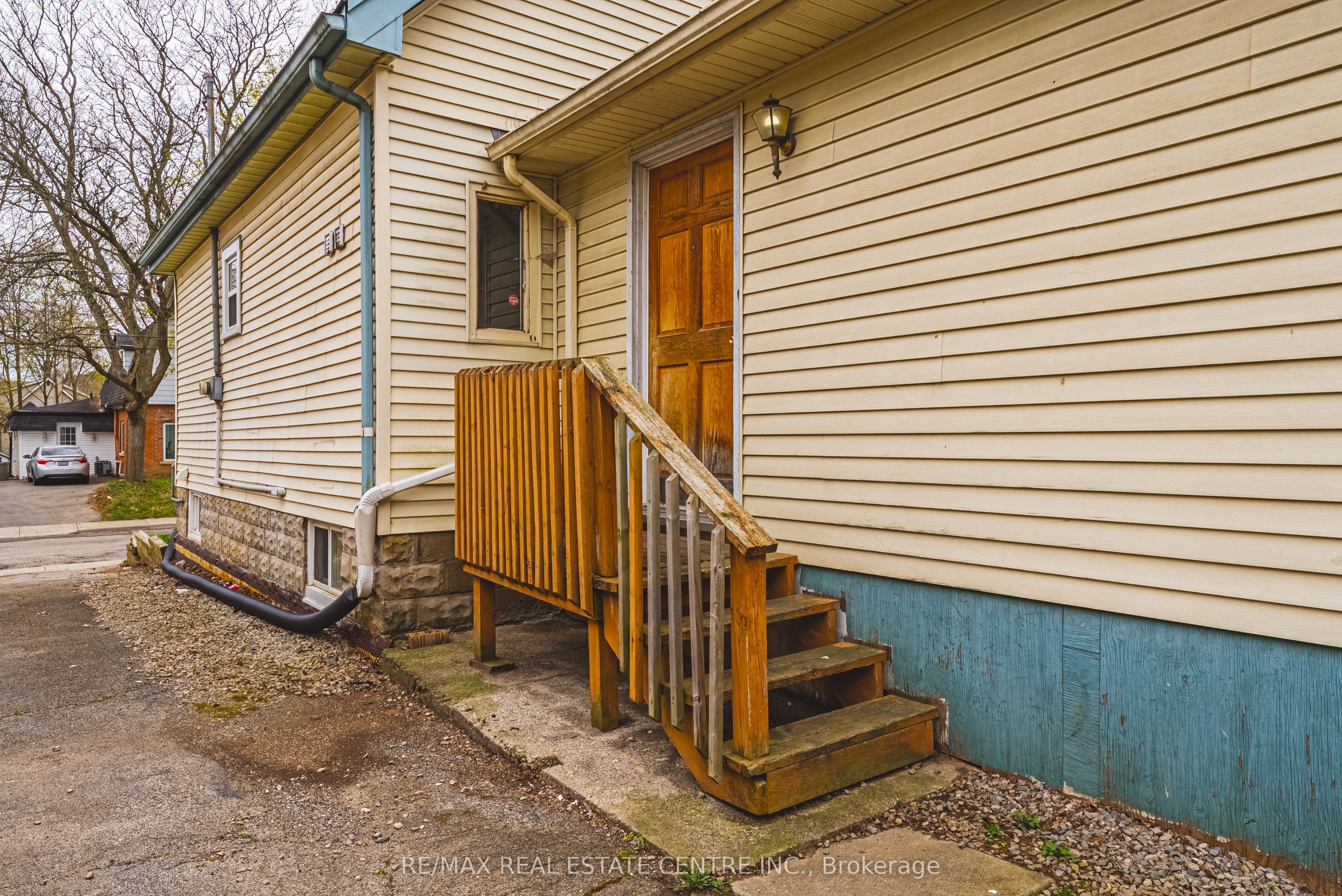 70 Hillview Street Property Photo 32